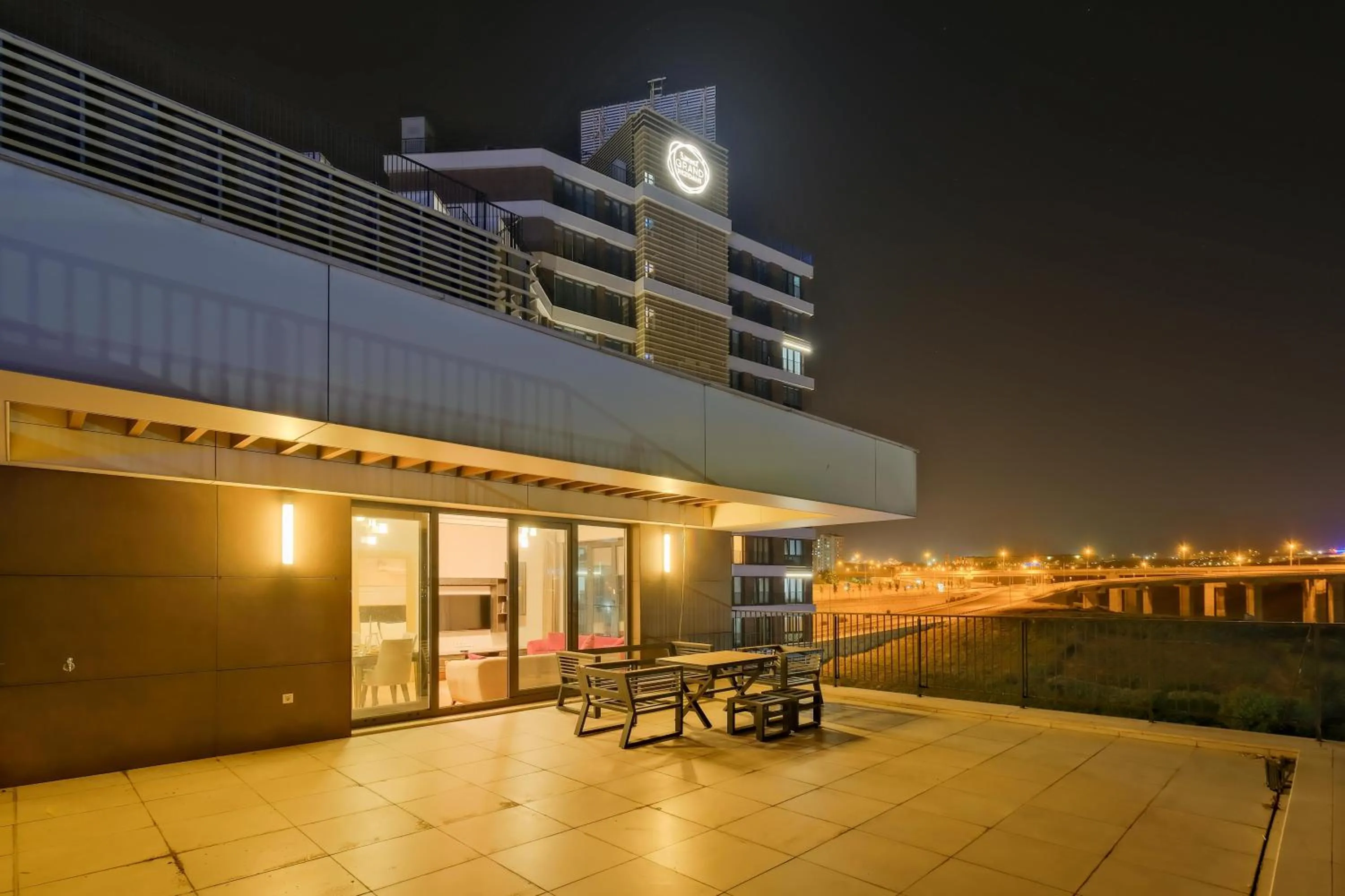 Night in Grand Residence by NewInn