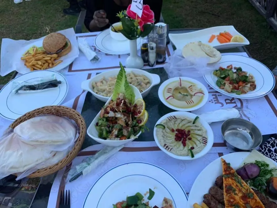 Restaurant/places to eat in Daraysh Hotel