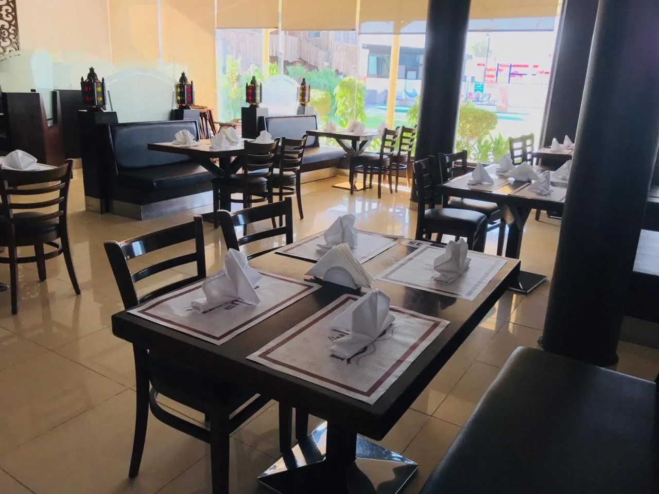 Restaurant/places to eat in Daraysh Hotel