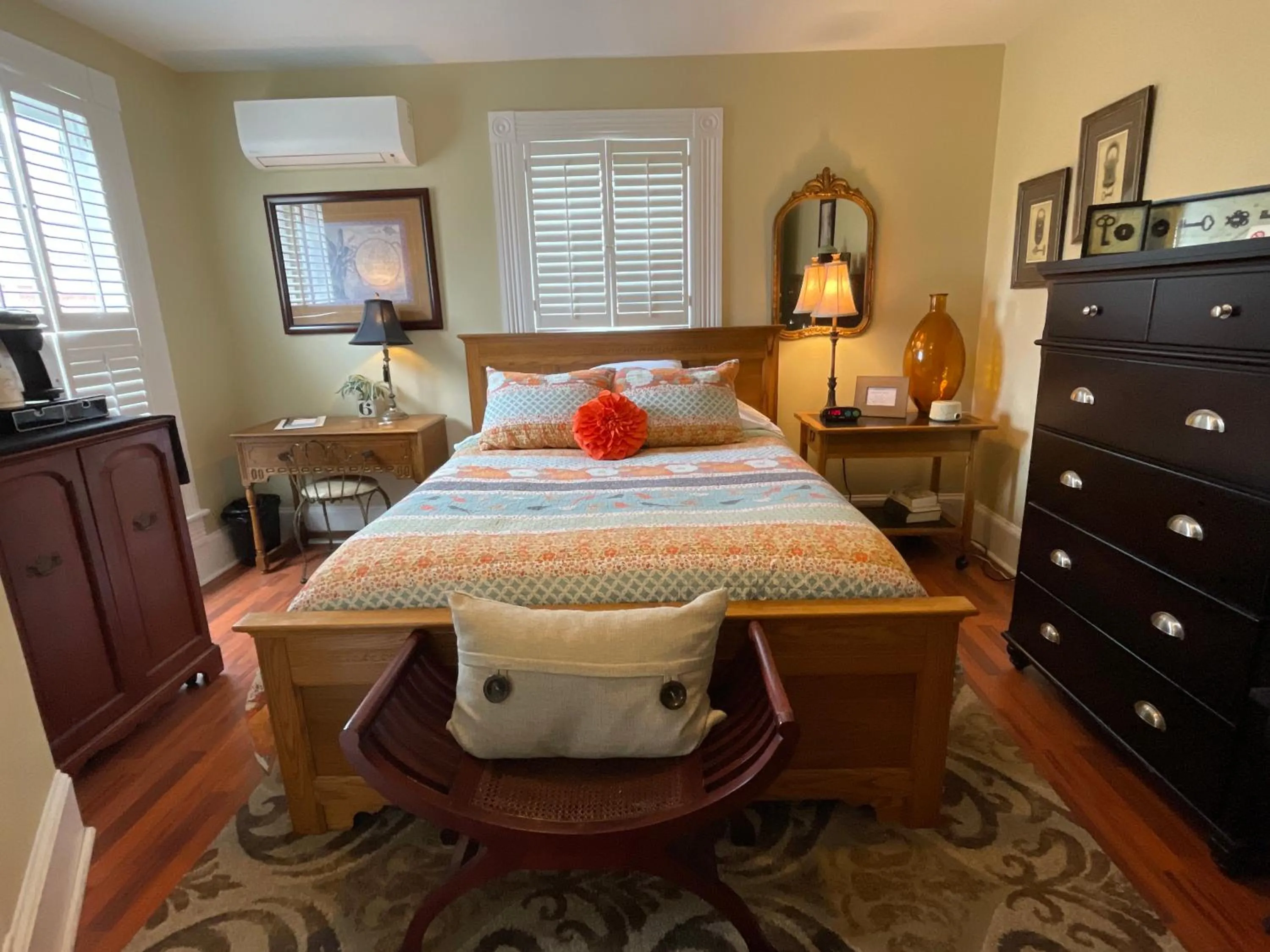 Photo of the whole room, Bed in Trowell Historic Inn