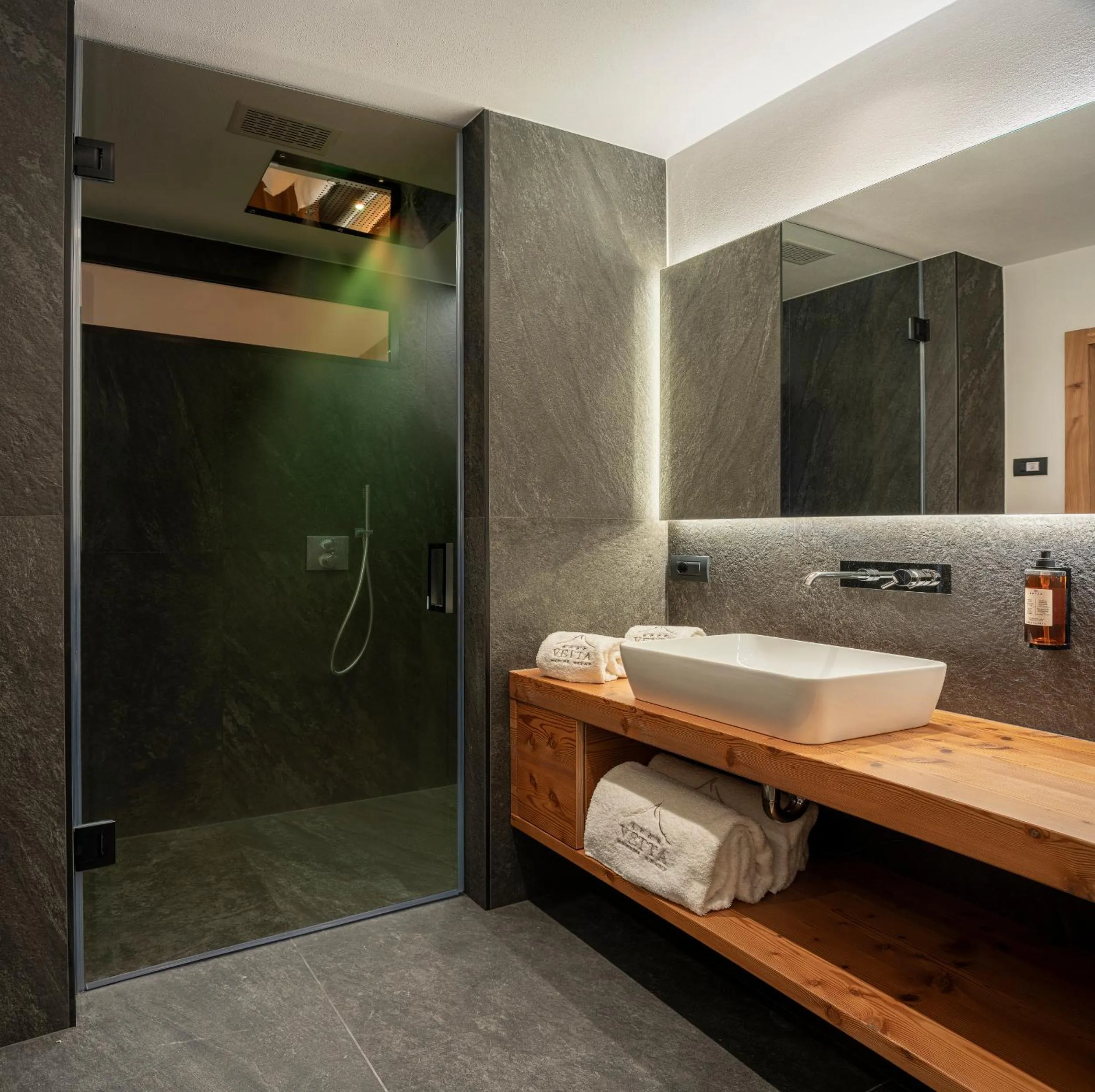Shower in Vetta Alpine Relax