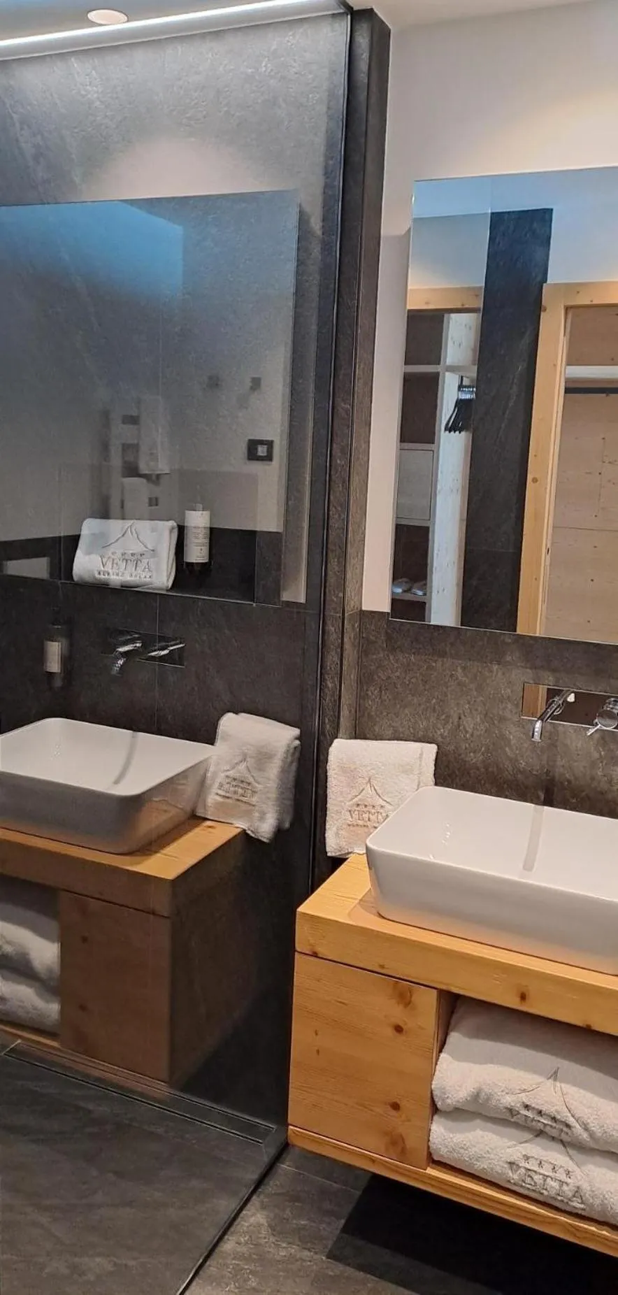 Bathroom, Bed in Vetta Alpine Relax