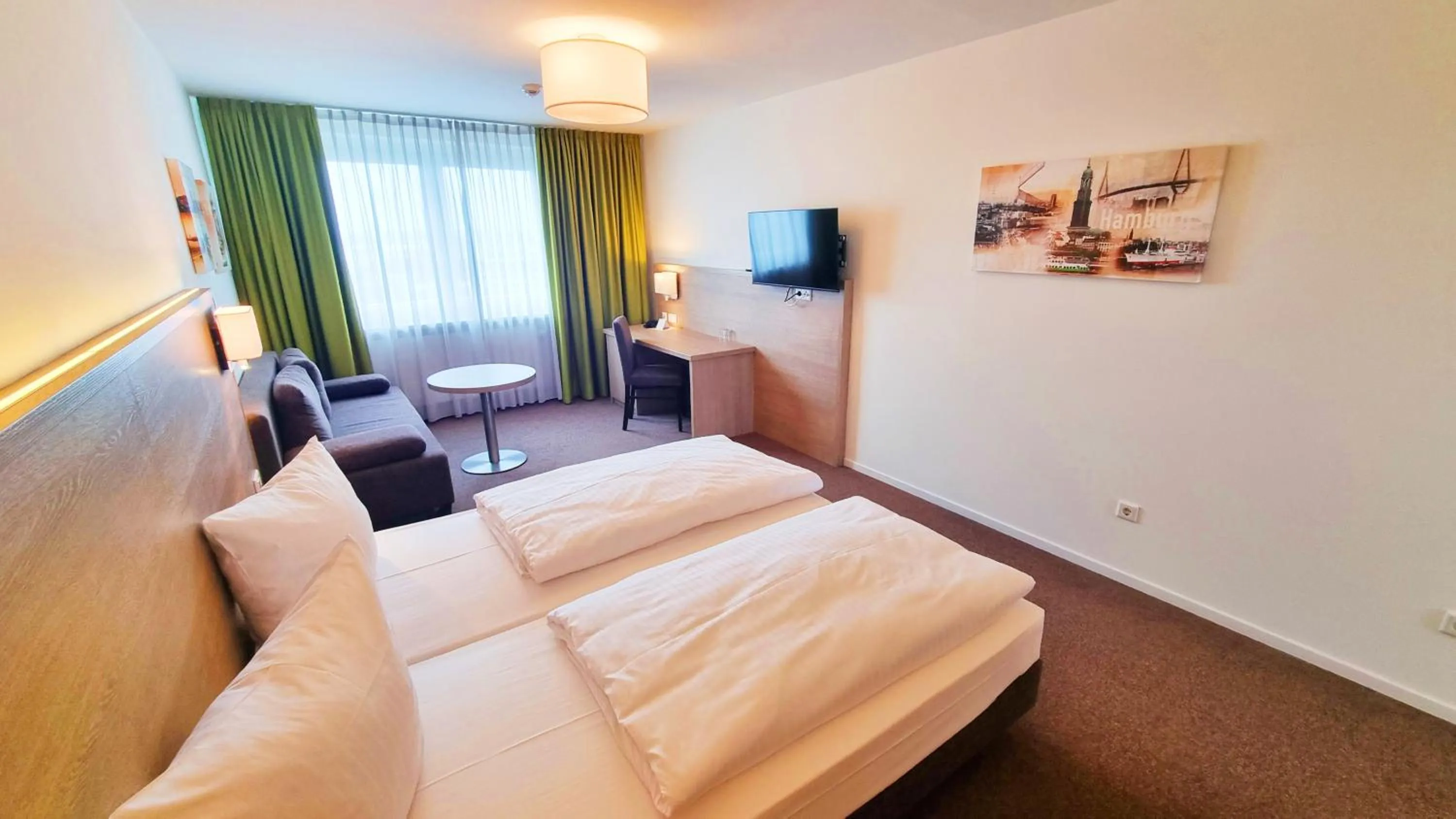 Photo of the whole room, Bed in Panorama Inn Hotel und Boardinghaus