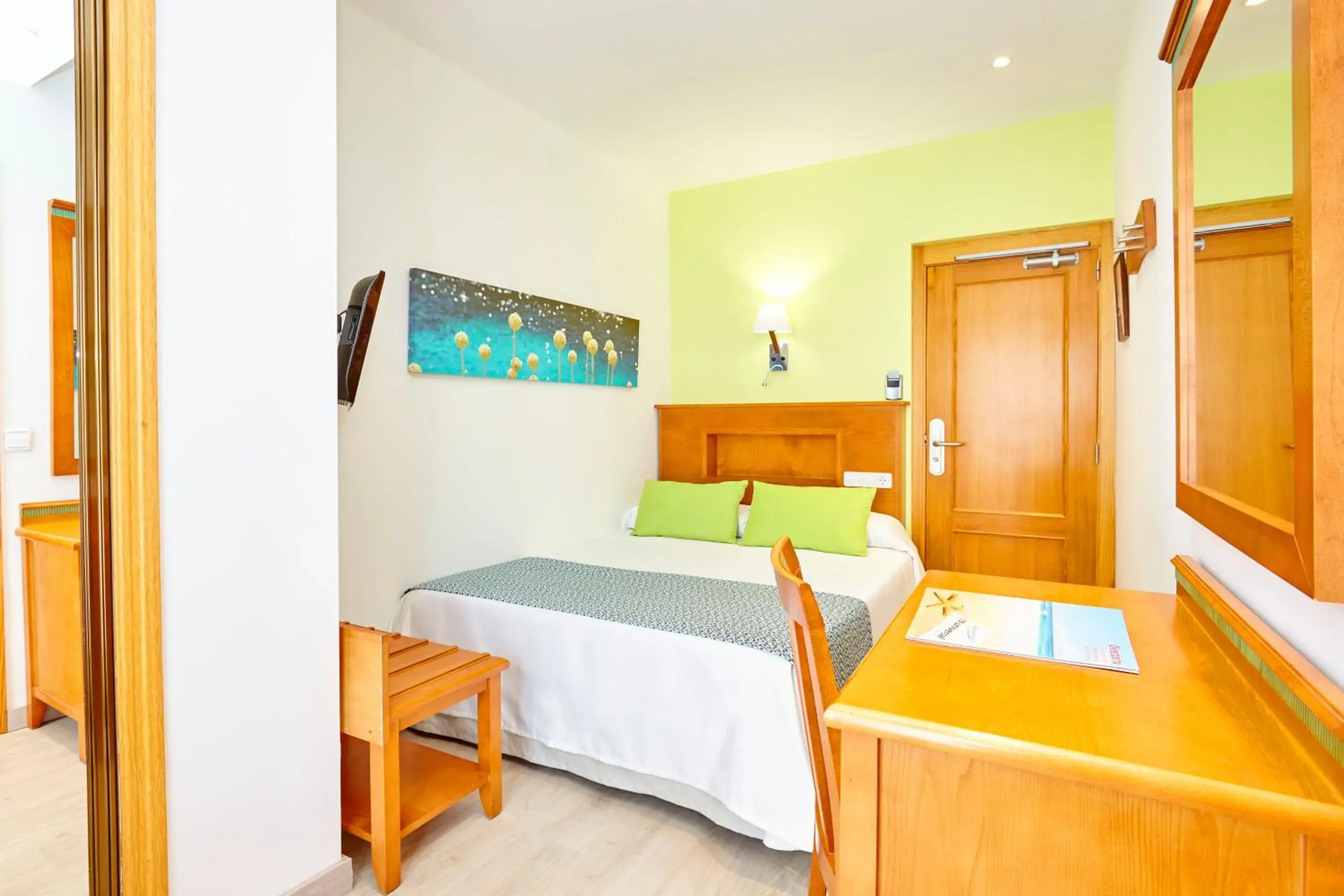 Standard Single Room in Universal Hotel Laguna Standard Single Room in Universal Hotel Laguna