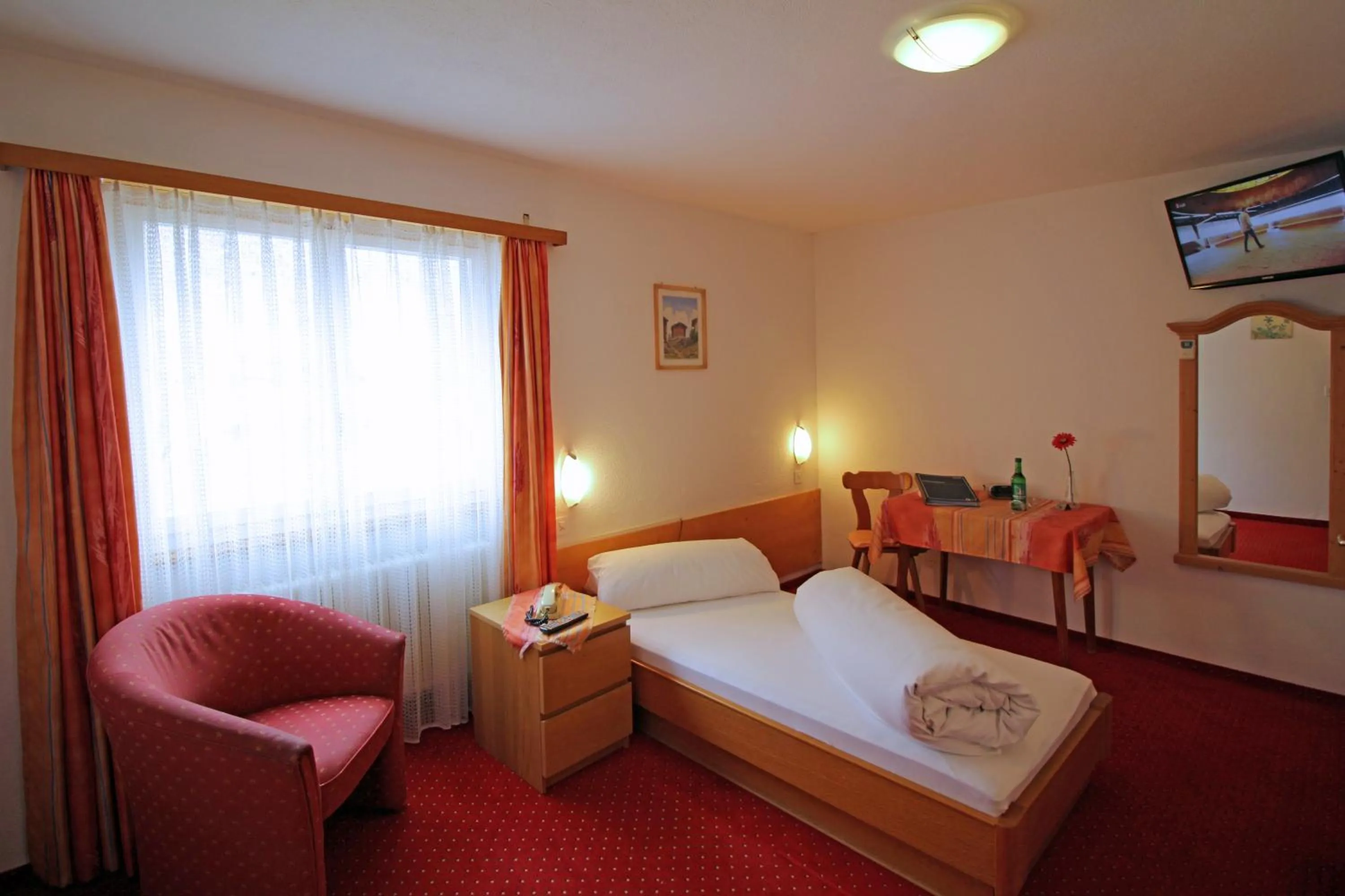 Single Room in Hotel Restaurant Mattmarkblick