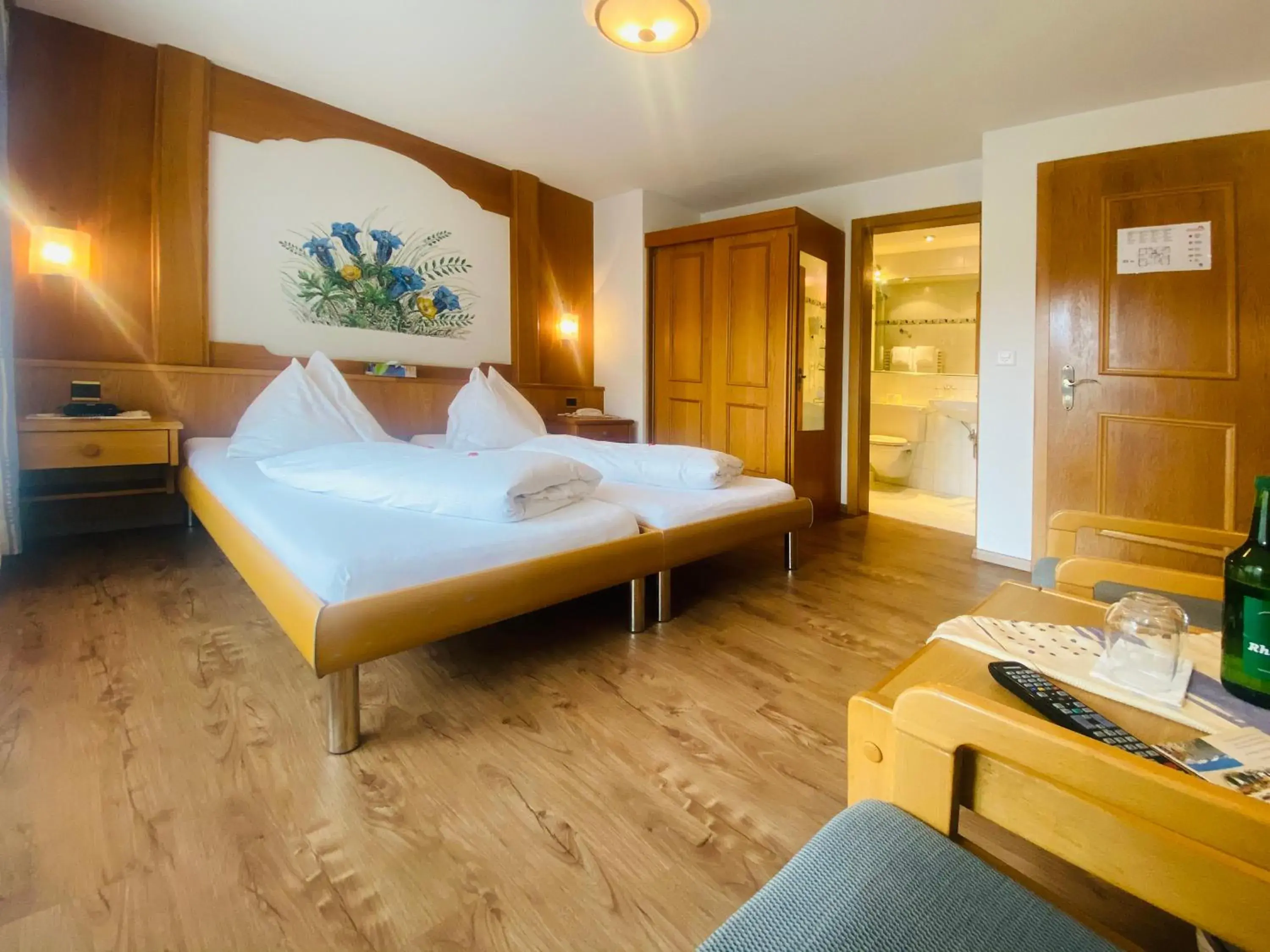 Double Room with Balcony in Hotel Restaurant Mattmarkblick Double Room with Balcony in Hotel Restaurant Mattmarkblick