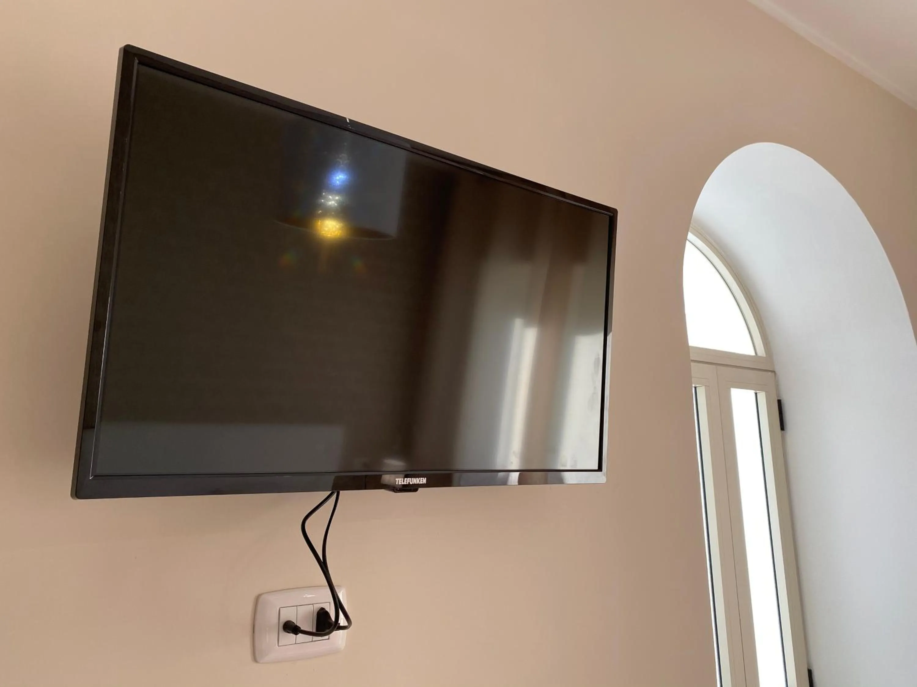 TV and multimedia in B&B Enjoy Happyness