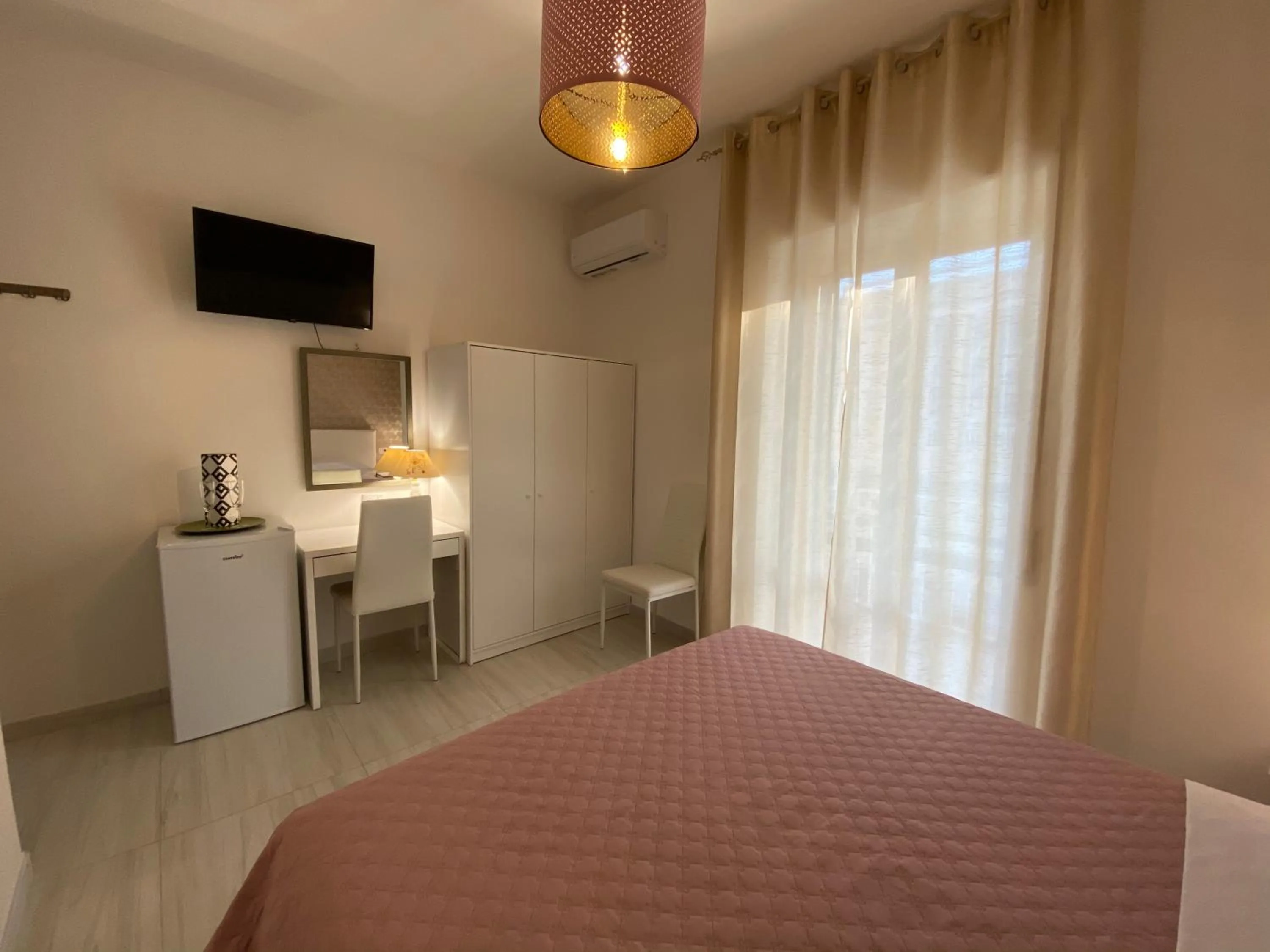 Photo of the whole room, Bed in B&B Enjoy Happyness