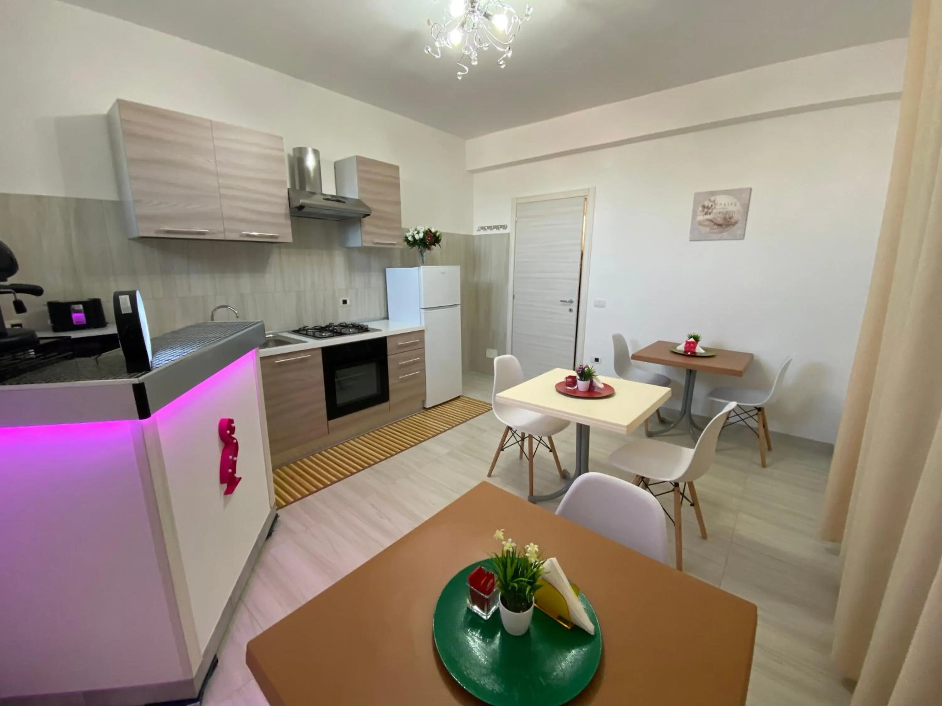 Communal kitchen in B&B Enjoy Happyness