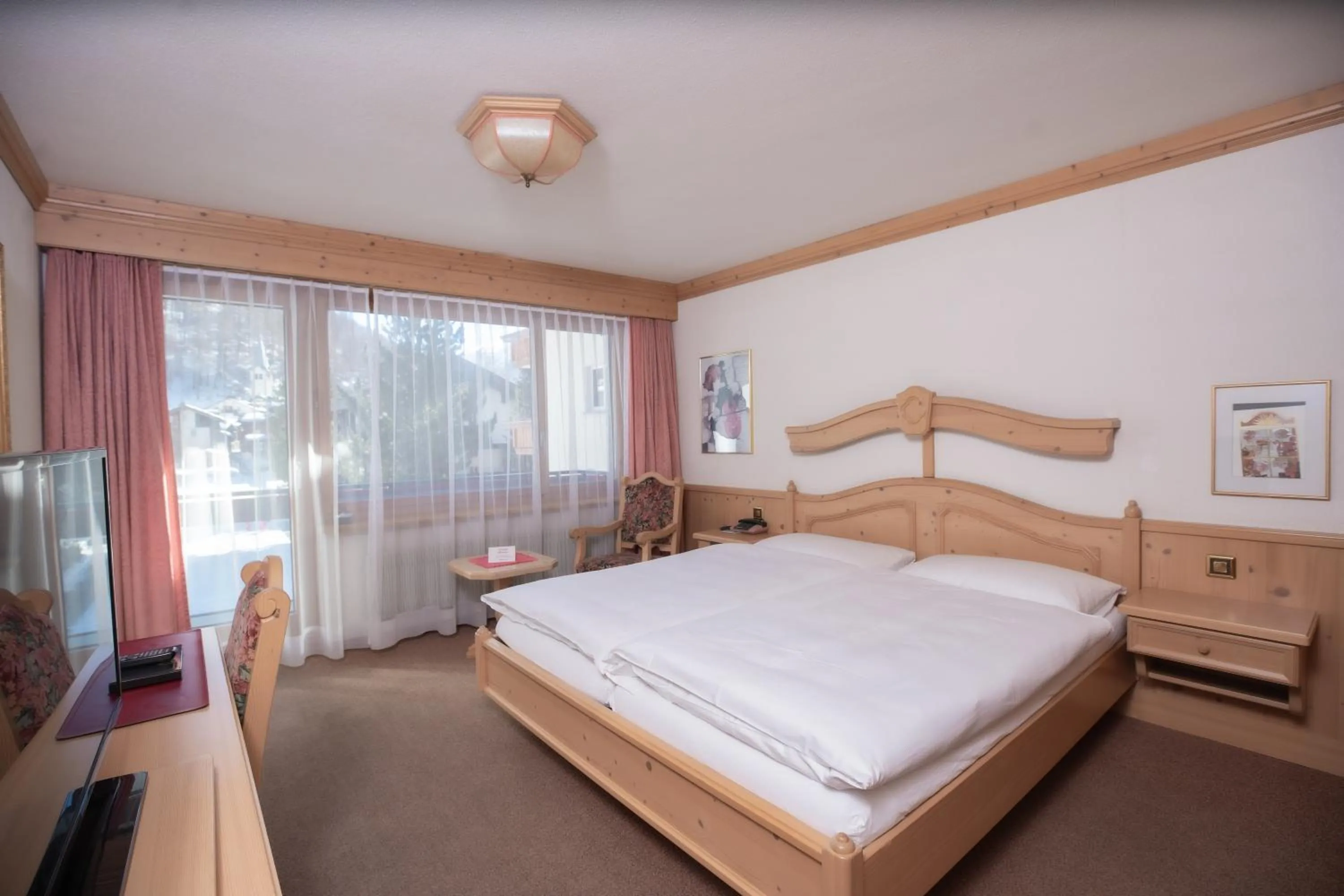 Bed in Hotel Alpenhof