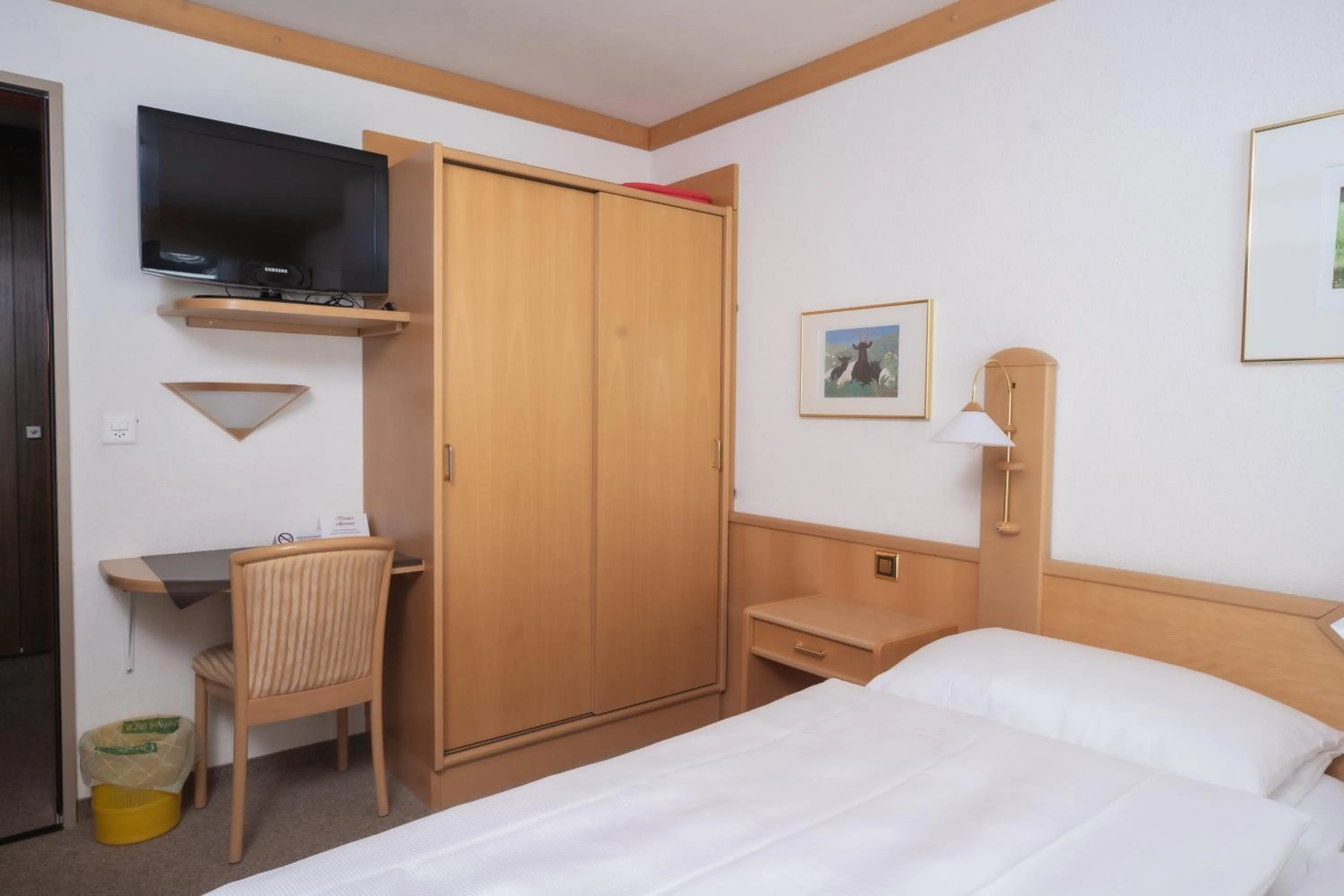 Bed in Hotel Alpenhof