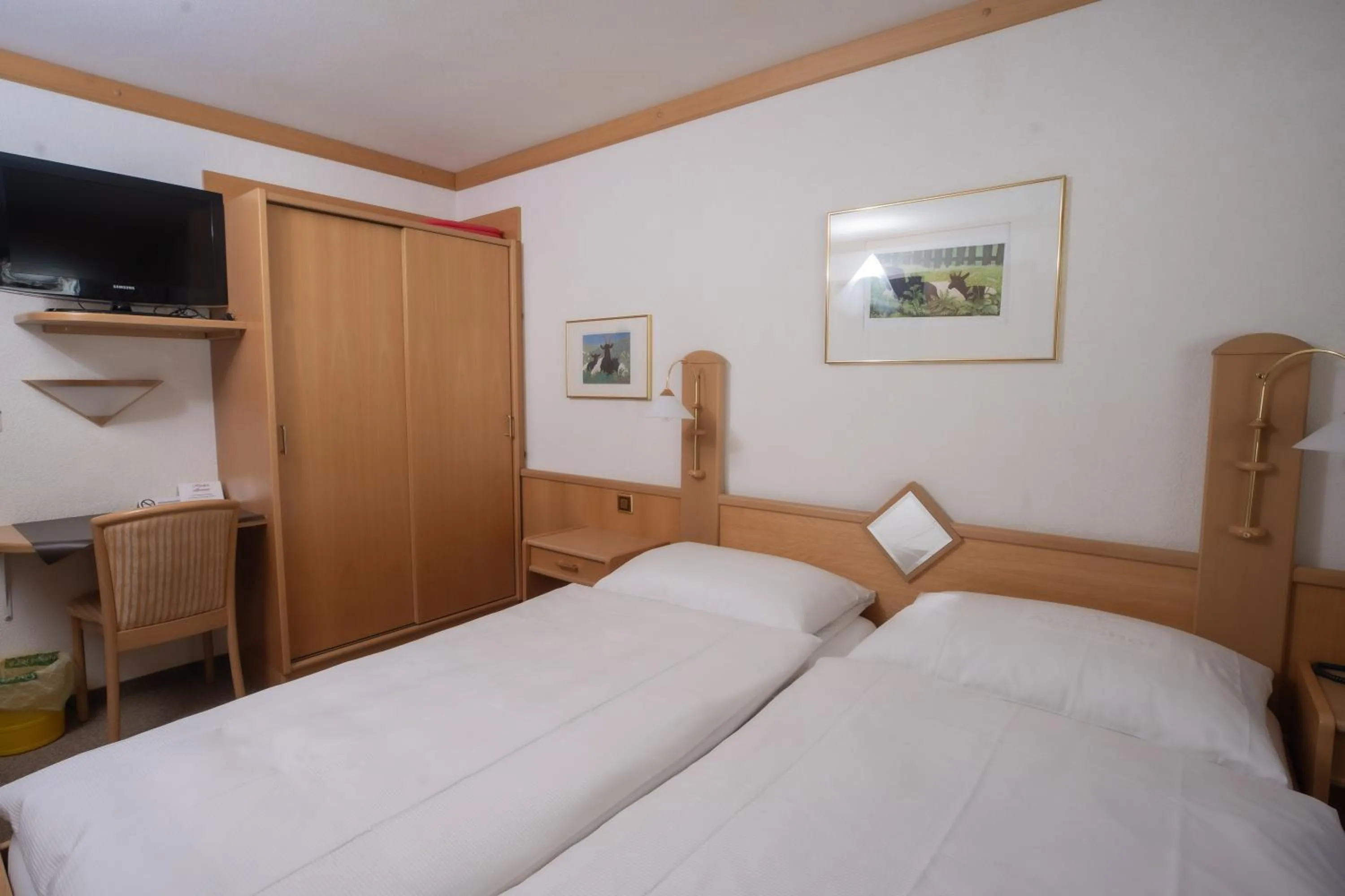 Bed in Hotel Alpenhof