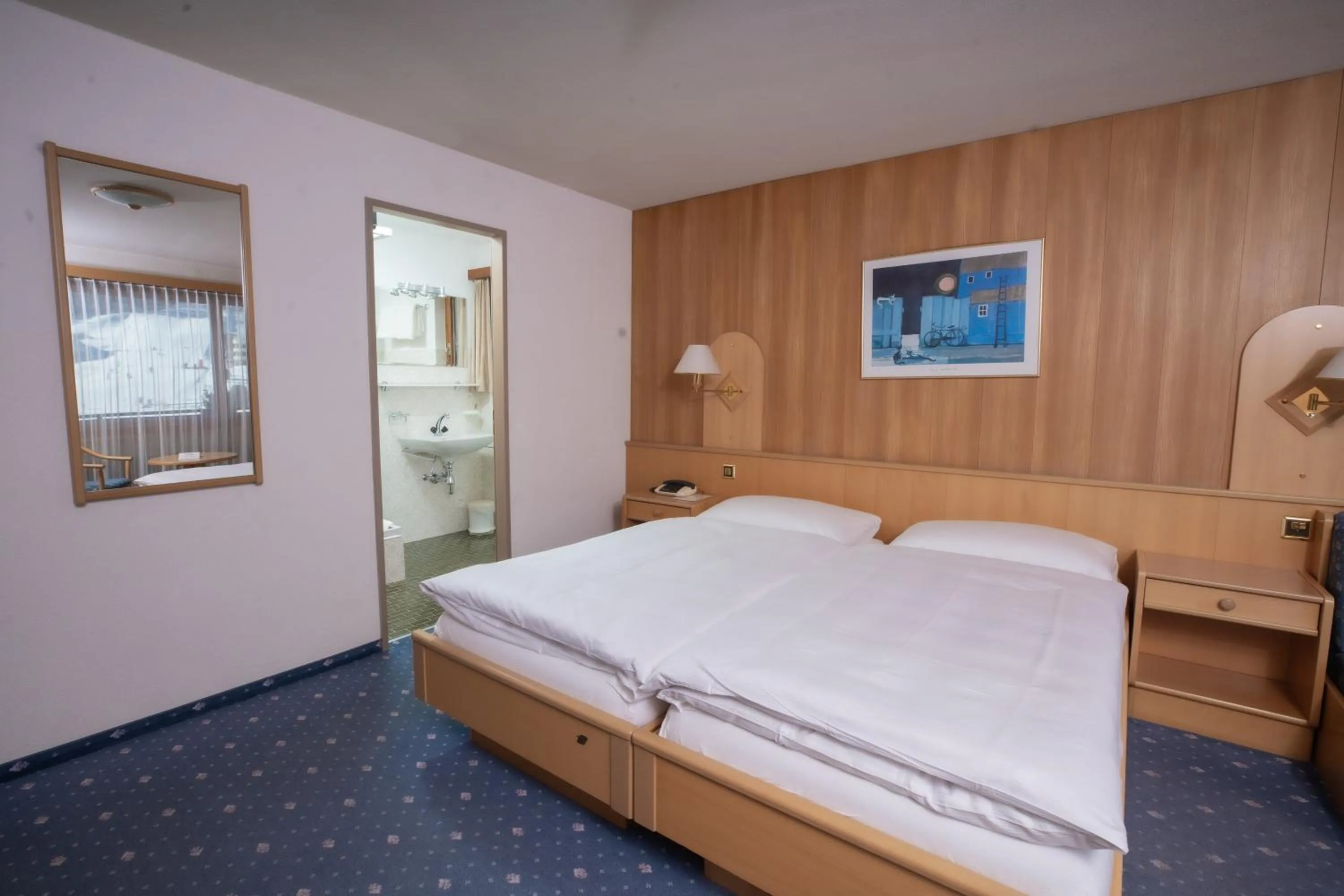 Bed in Hotel Alpenhof