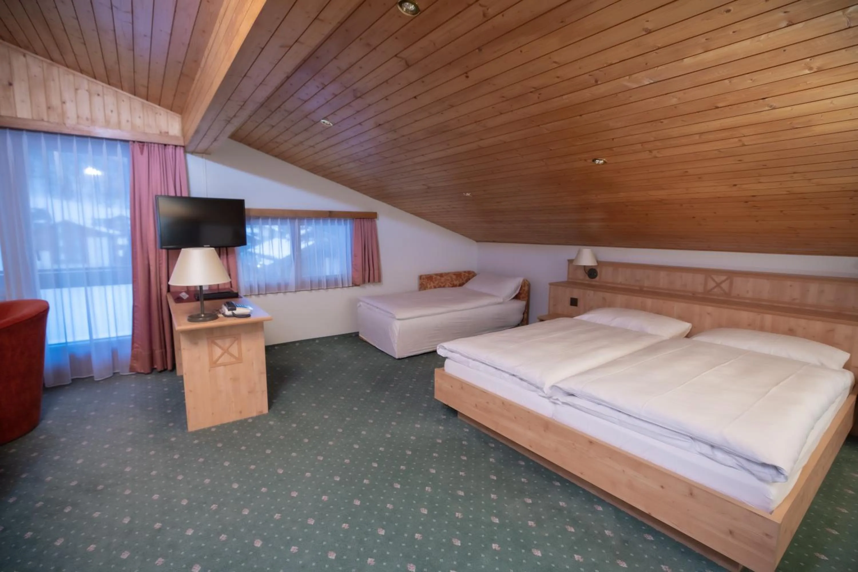 Bed in Hotel Alpenhof