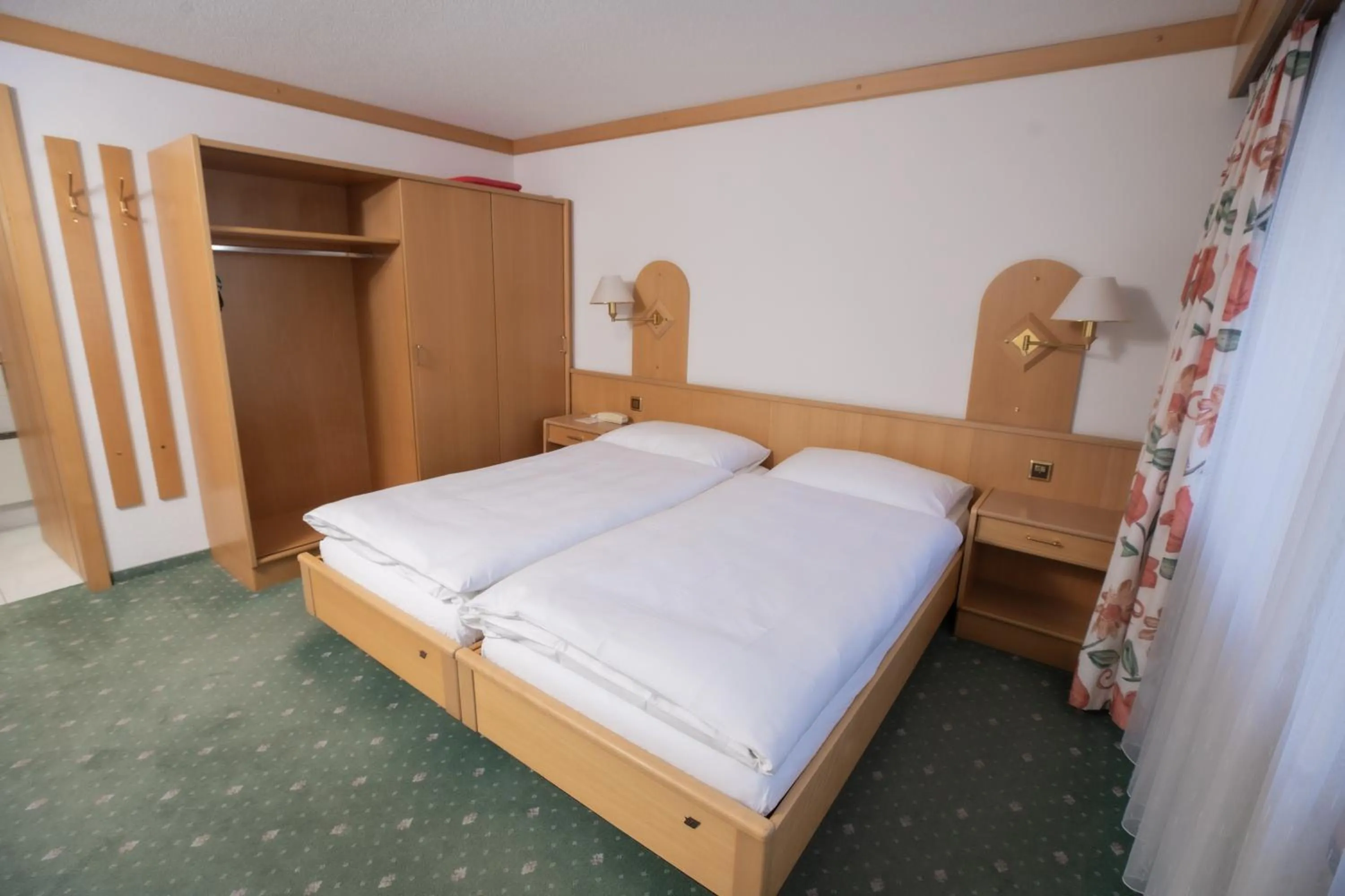 Bed in Hotel Alpenhof