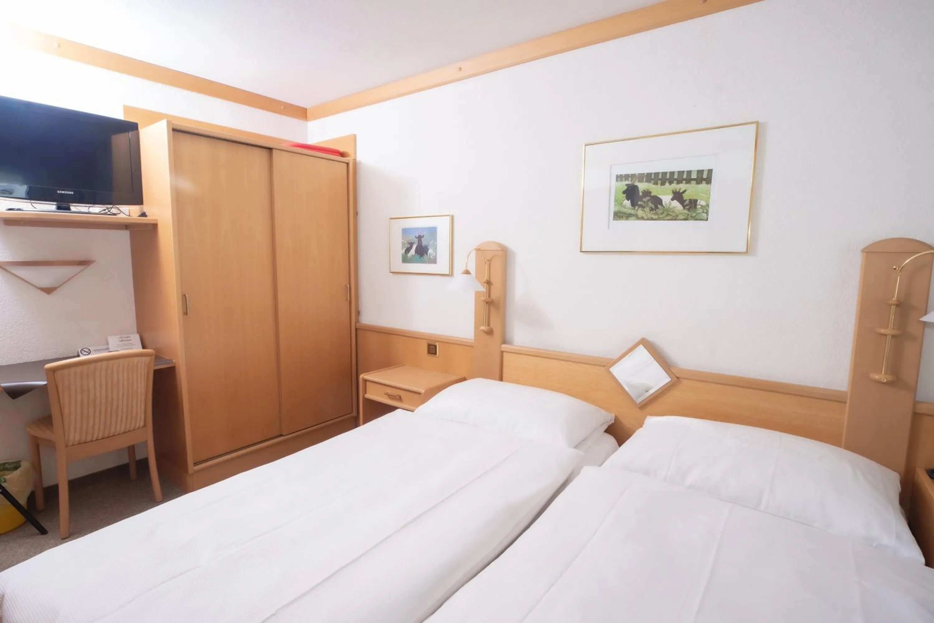 Bed in Hotel Alpenhof