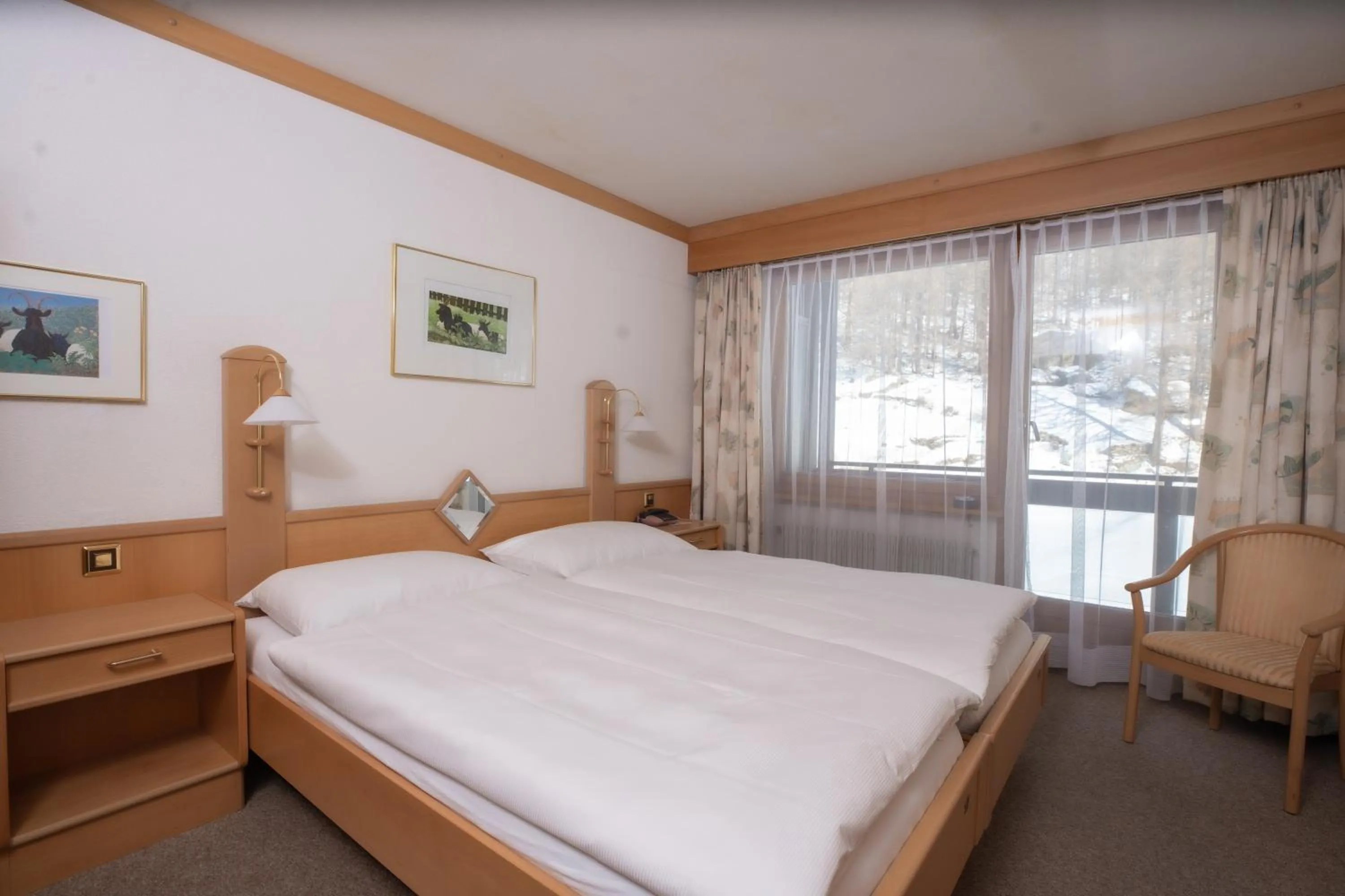 Bed in Hotel Alpenhof