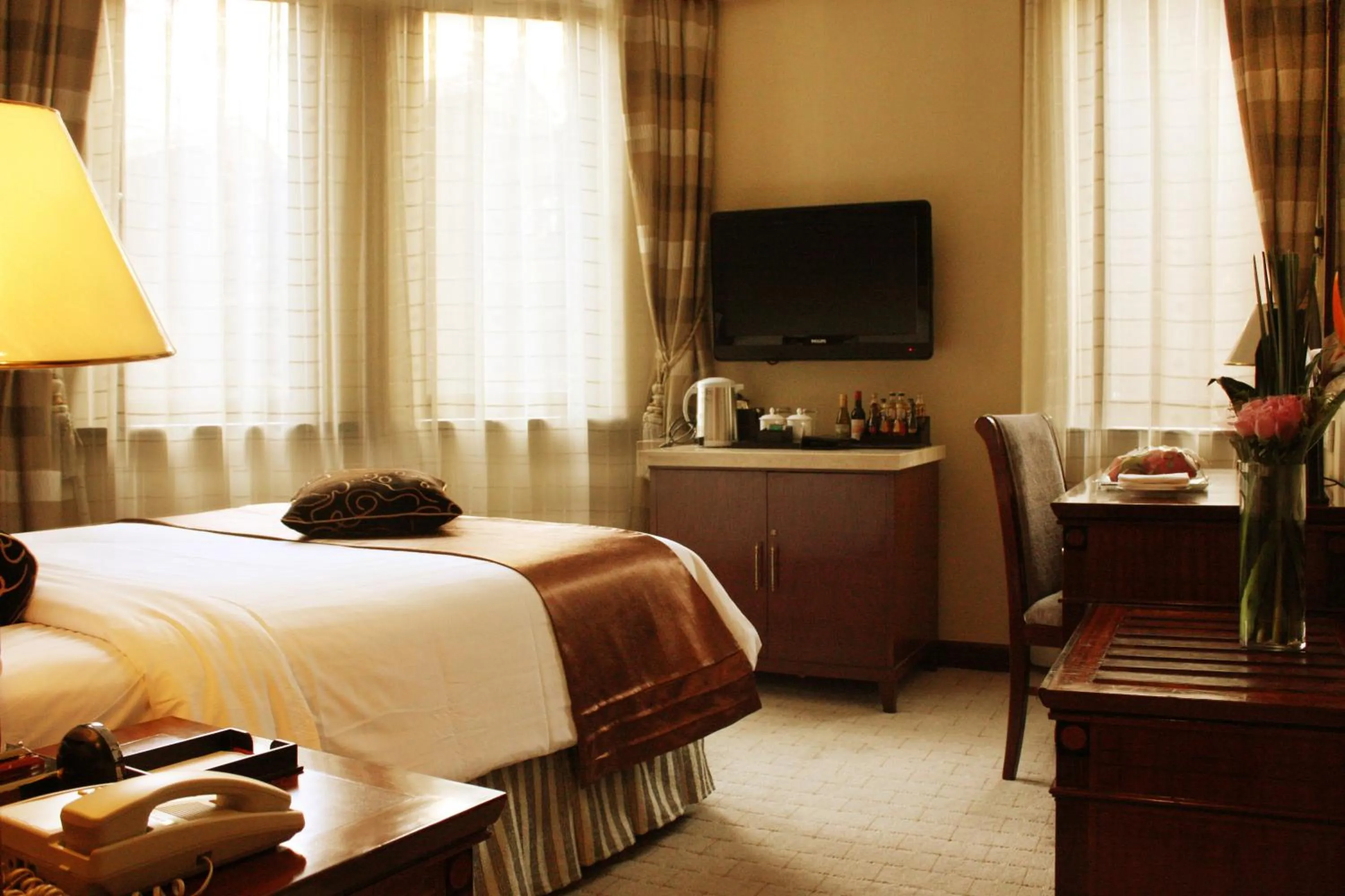 Bedroom, Bed in Shanghai Park Hotel