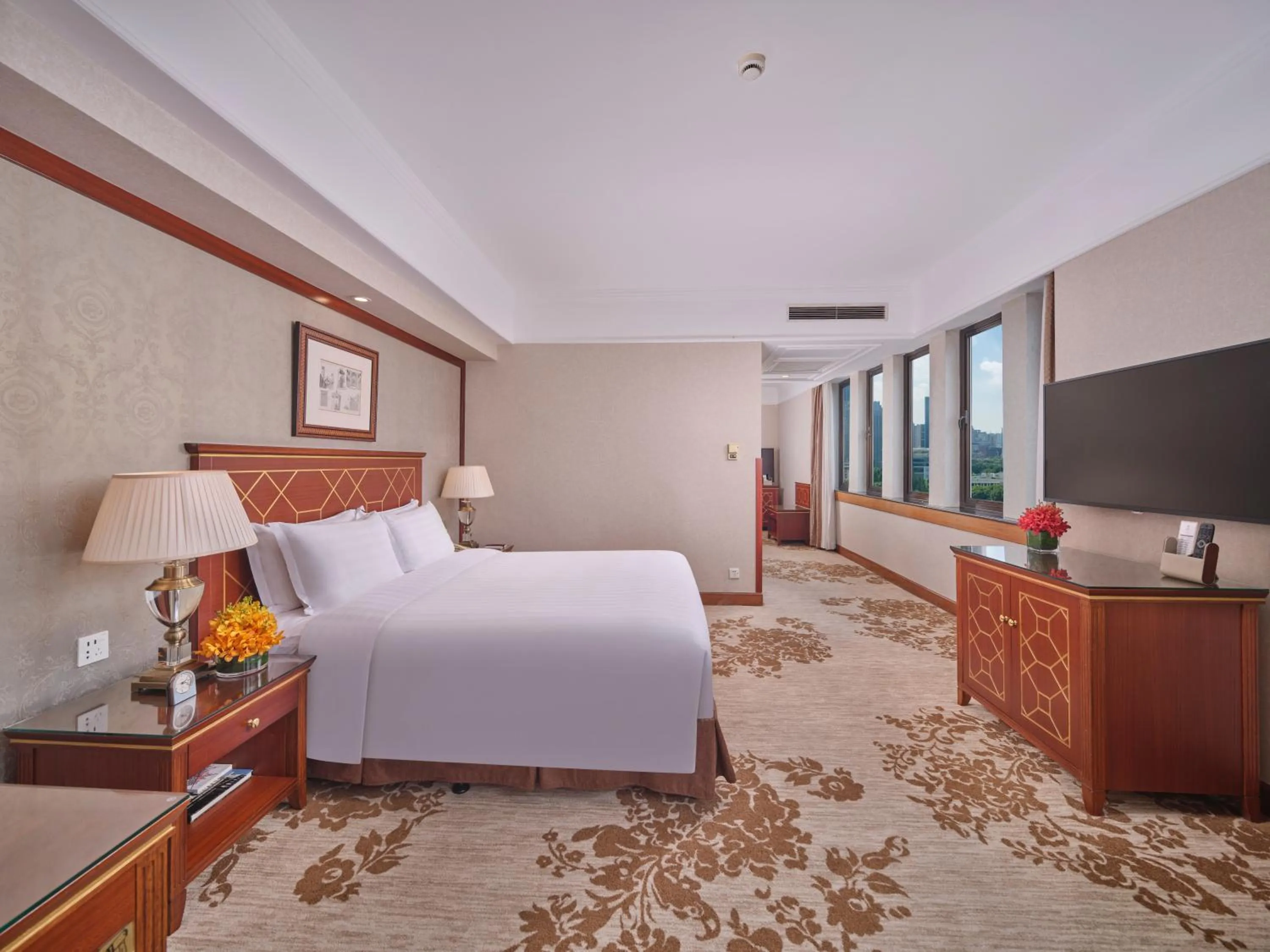 Bedroom, Bed in Shanghai Park Hotel