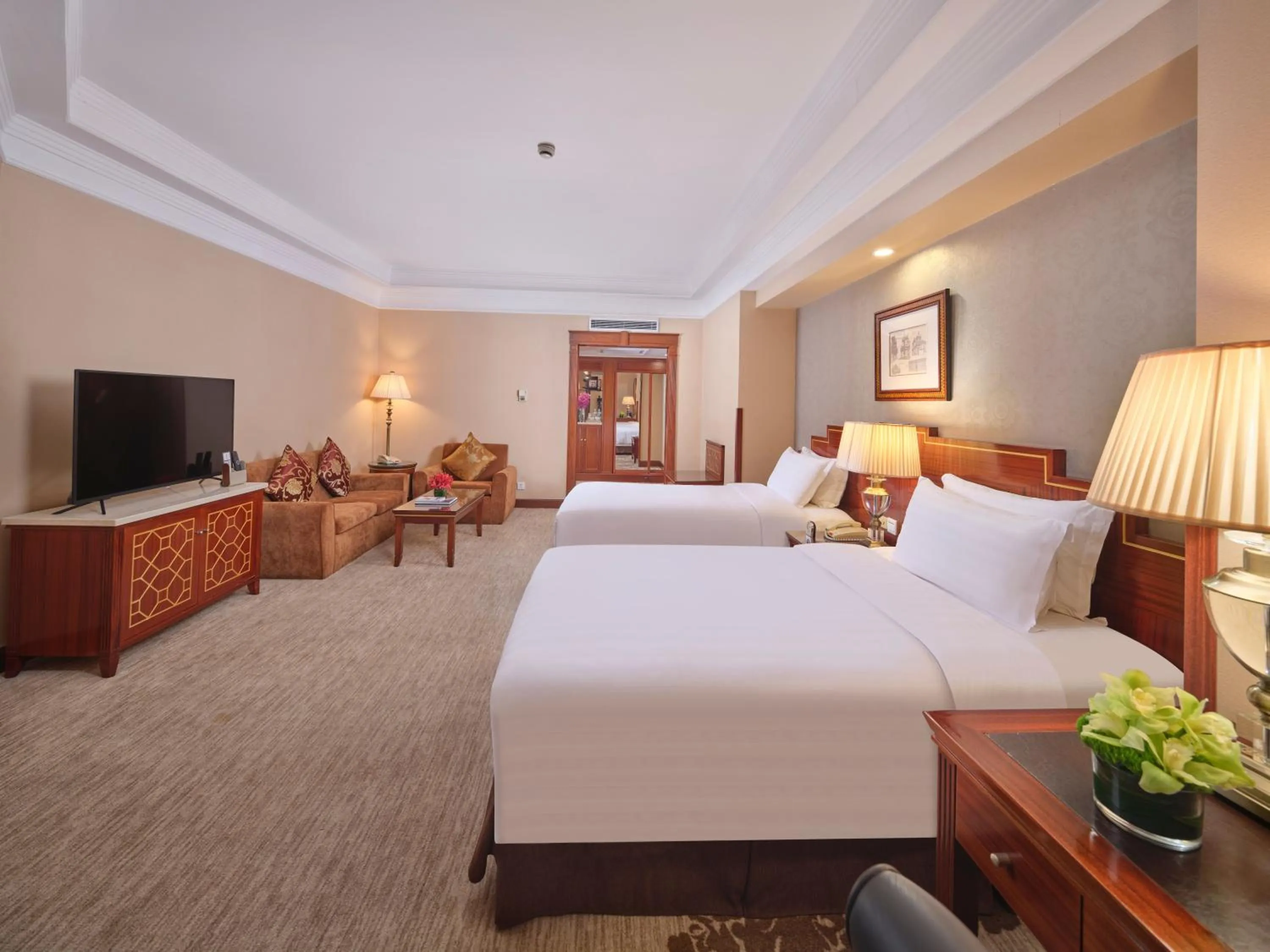 Bedroom, Bed in Shanghai Park Hotel