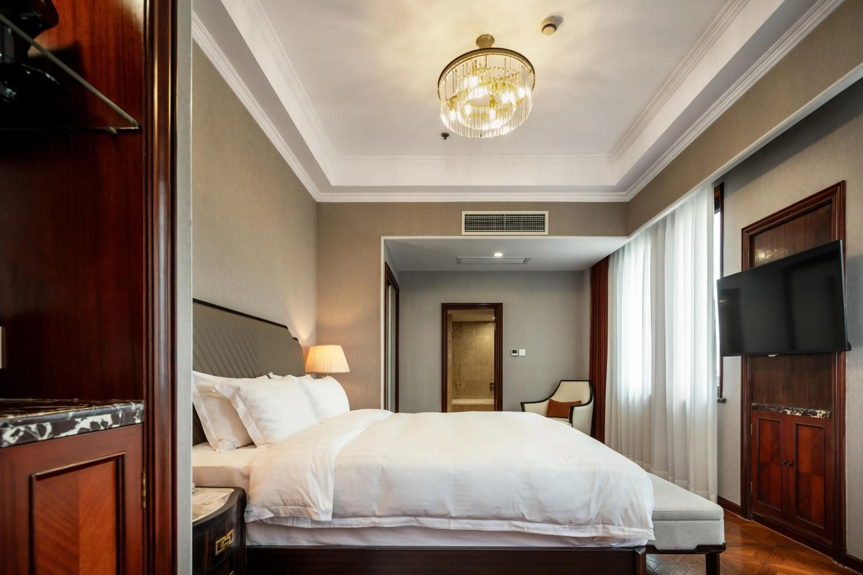 Bedroom, Bed in Shanghai Park Hotel