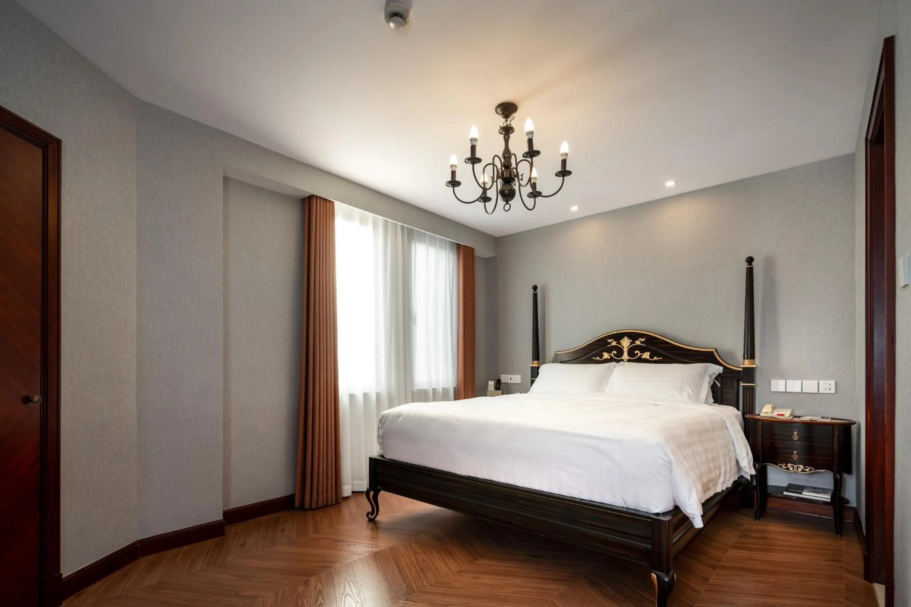 Bedroom, Bed in Shanghai Park Hotel