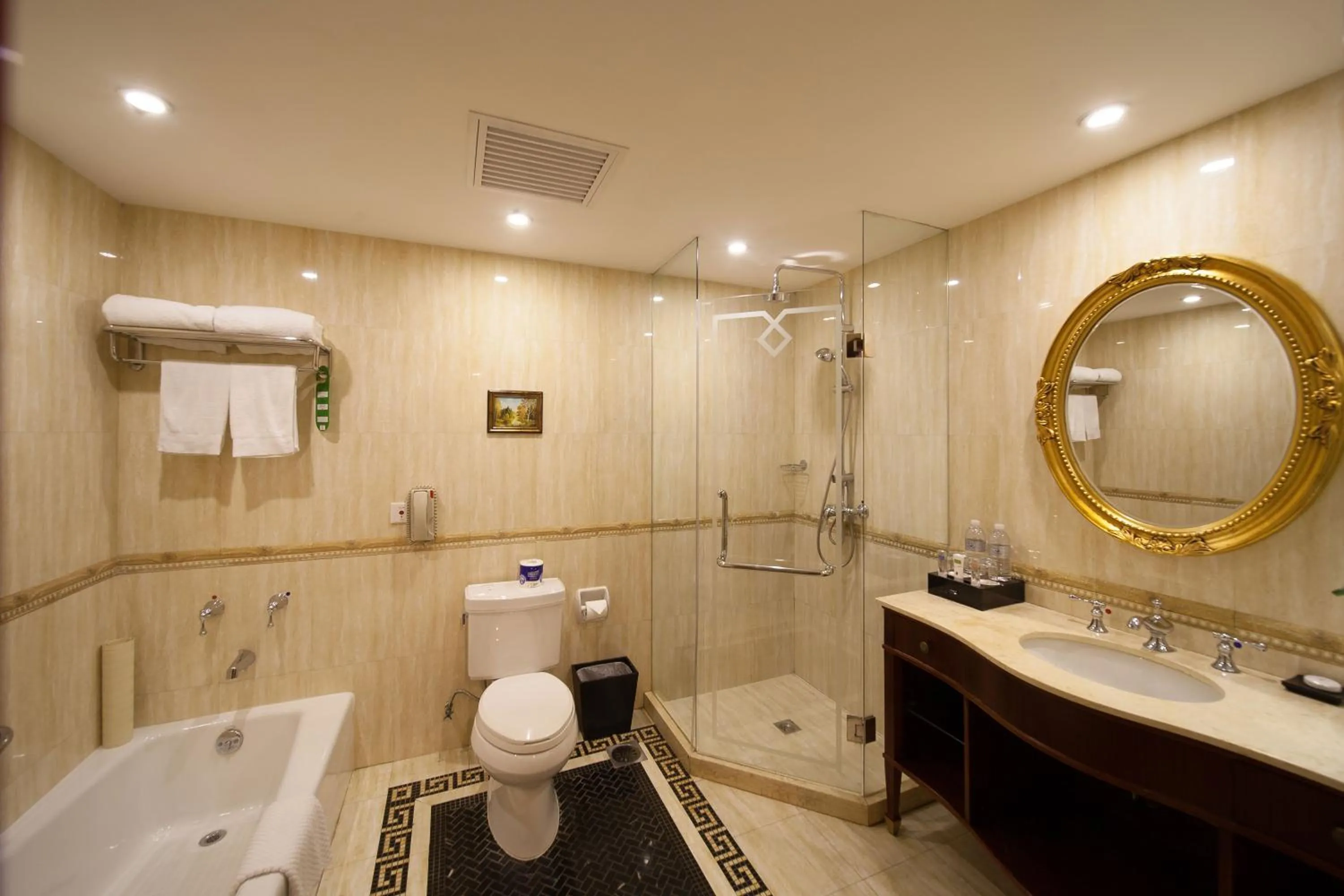 Toilet in Shanghai Park Hotel