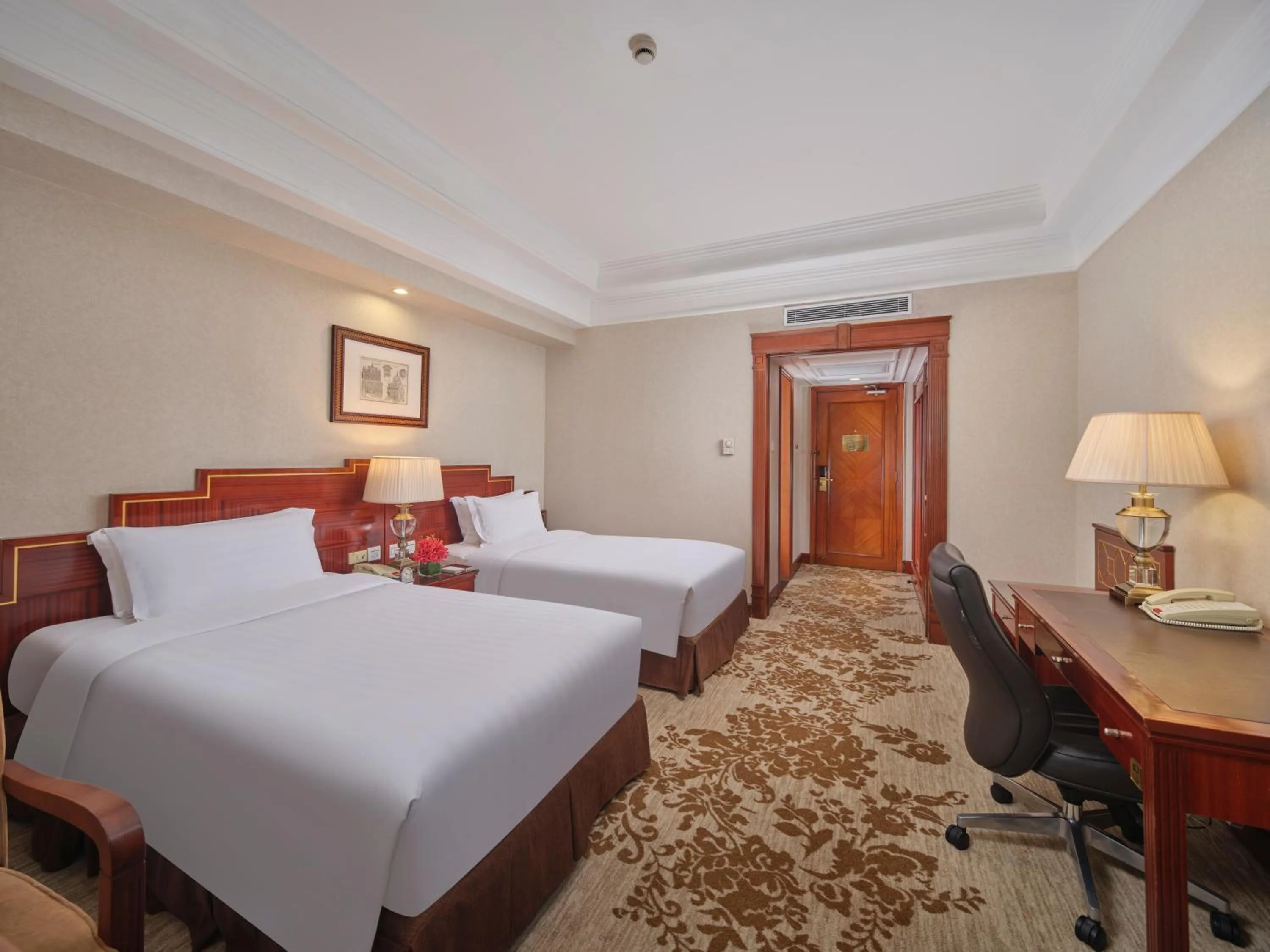 Bedroom, Bed in Shanghai Park Hotel