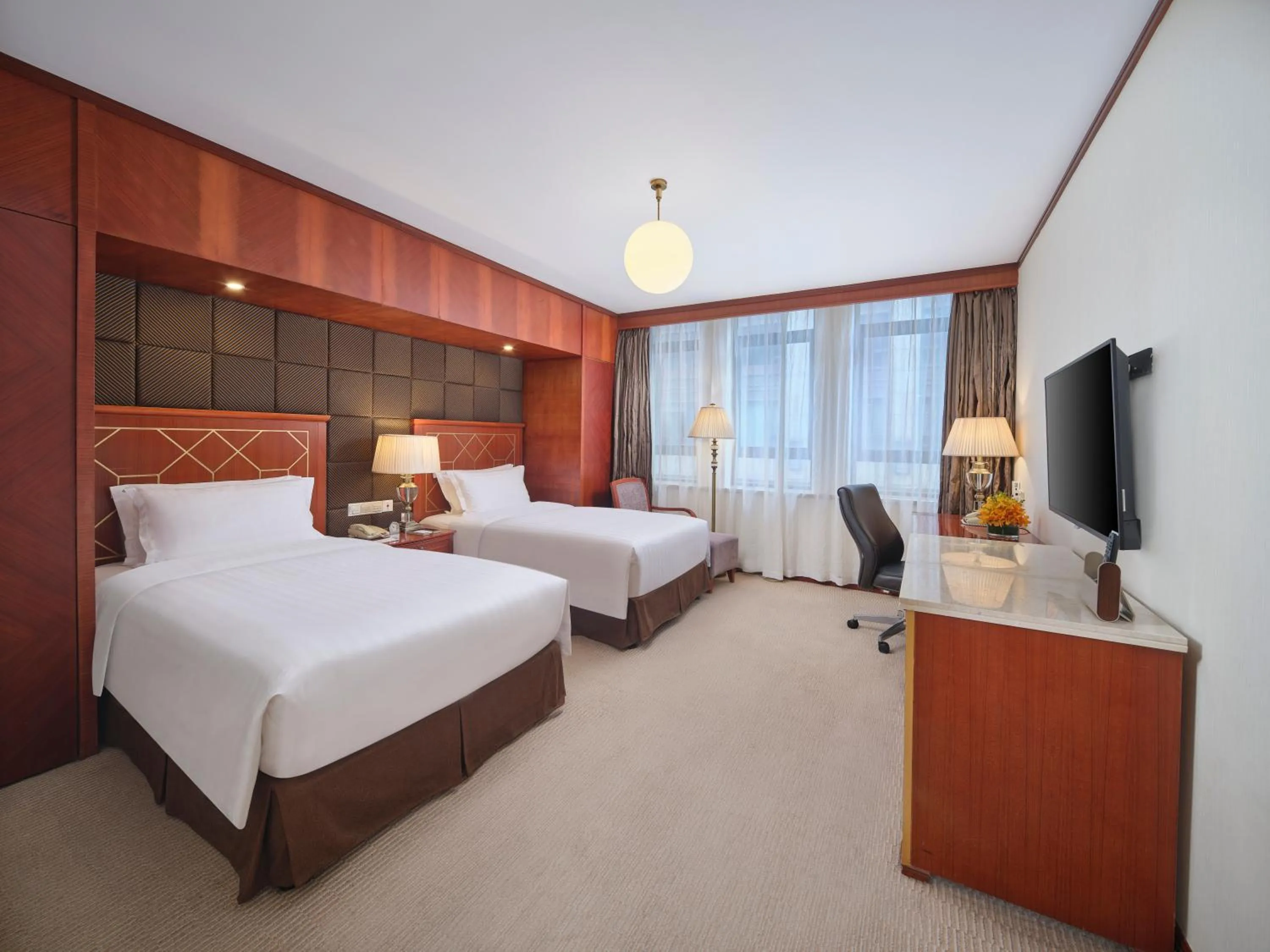 Bedroom, Bed in Shanghai Park Hotel