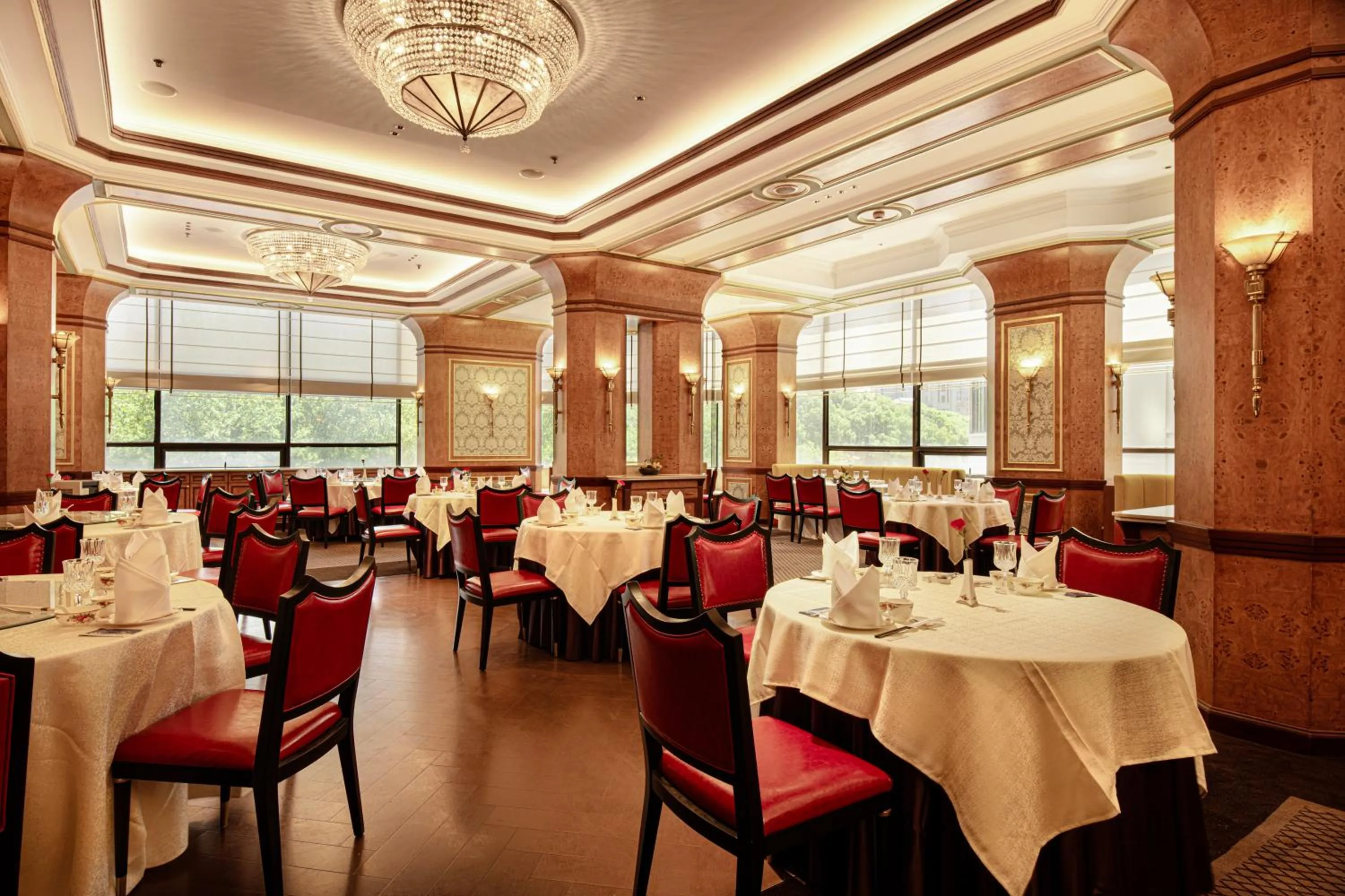 Restaurant/places to eat in Shanghai Park Hotel