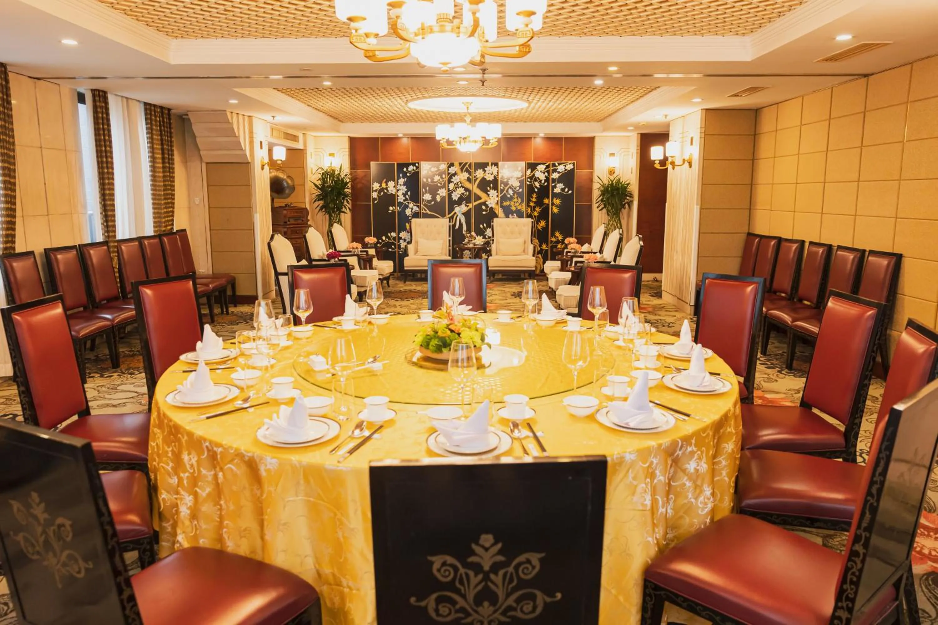 Restaurant/places to eat in Shanghai Park Hotel