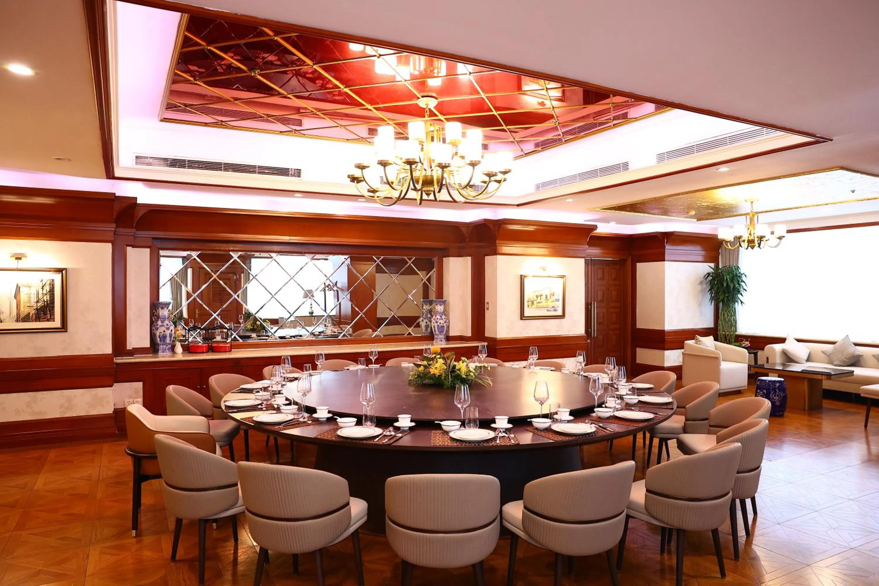 Restaurant/places to eat in Shanghai Park Hotel