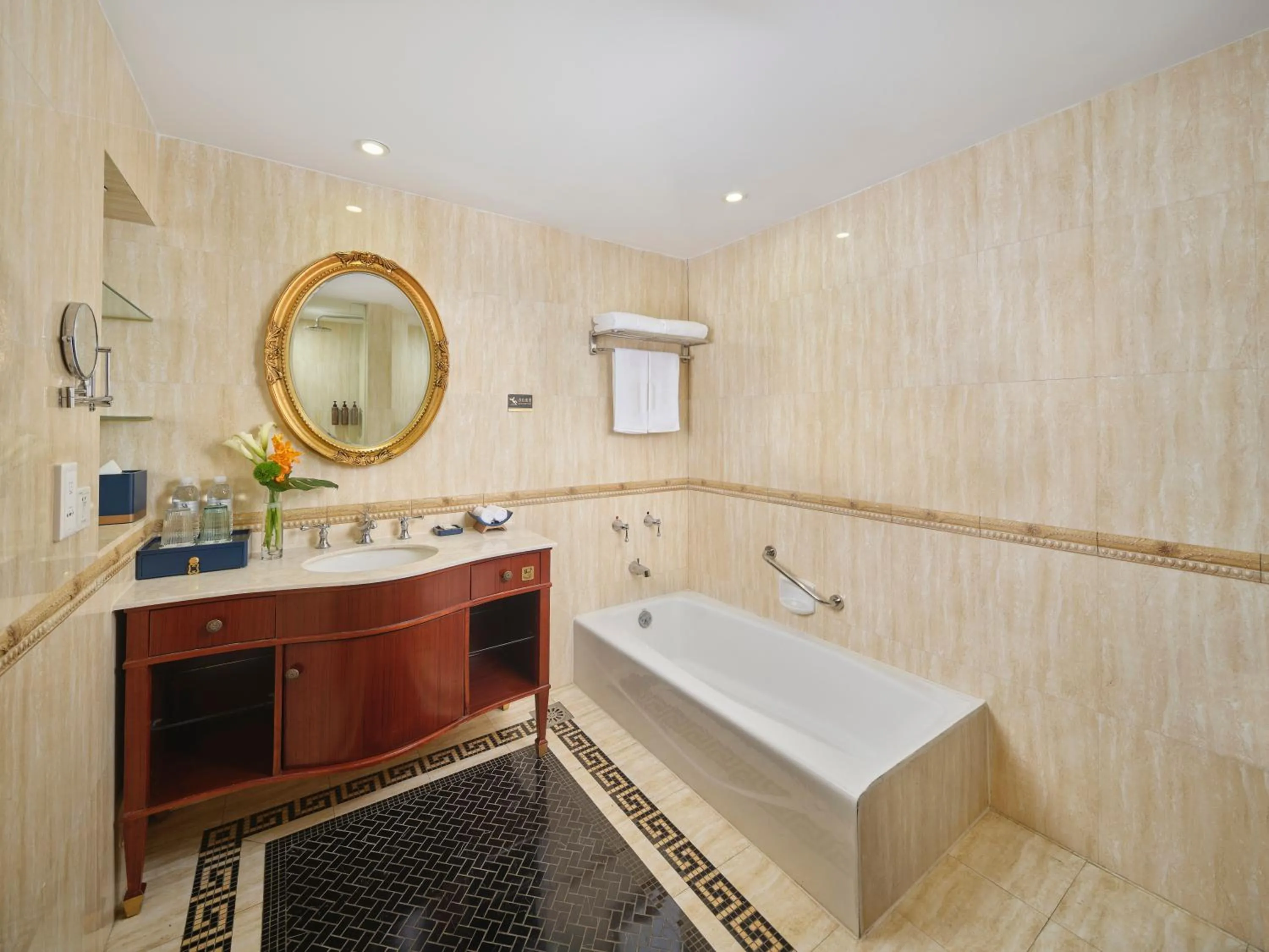 Bathroom in Shanghai Park Hotel