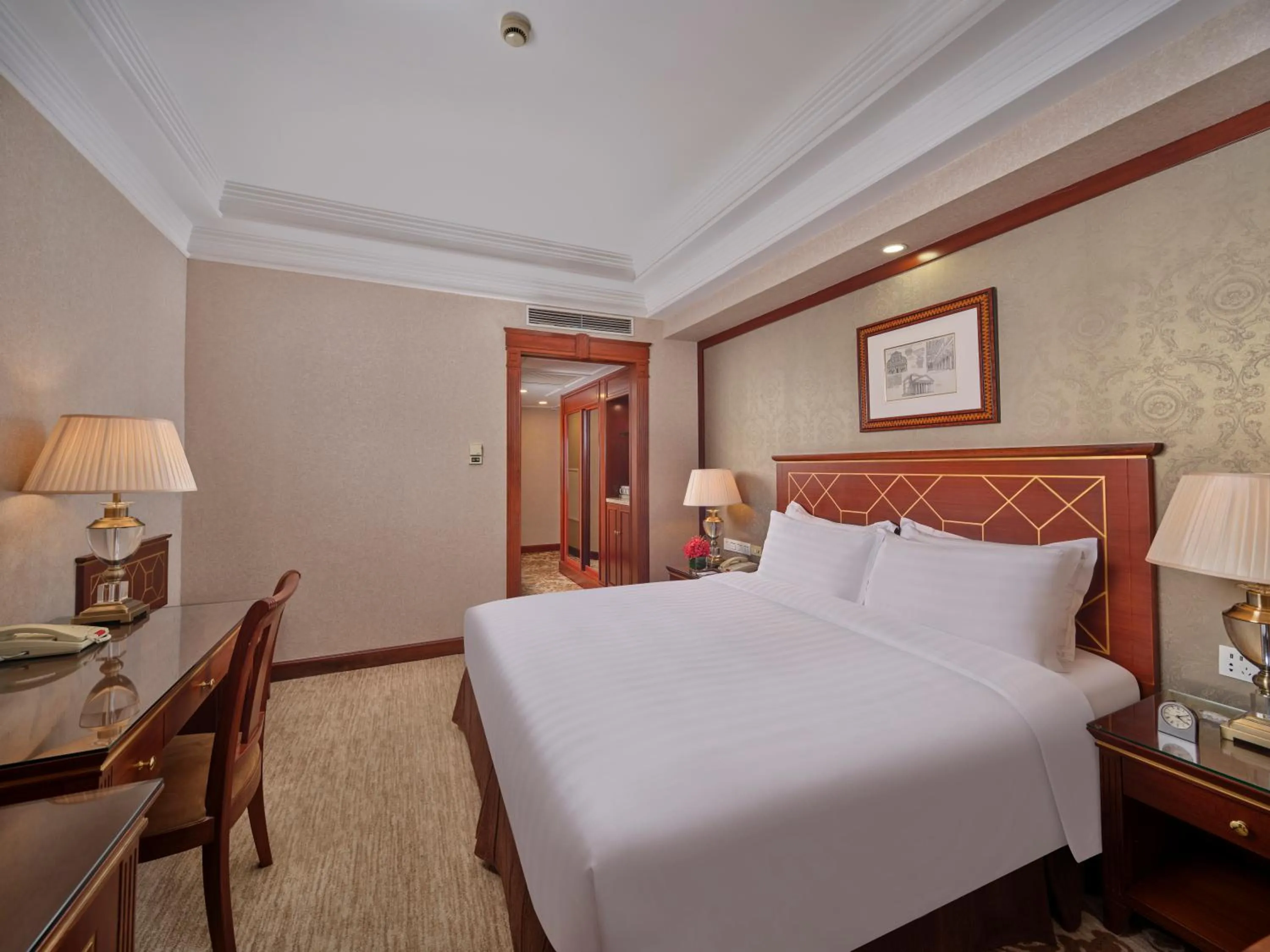 Bedroom, Bed in Shanghai Park Hotel