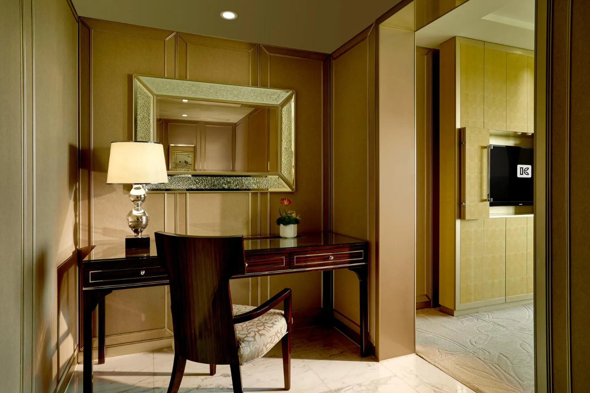 Seating area in The Kunlun Beijing Jin Jiang Radisson