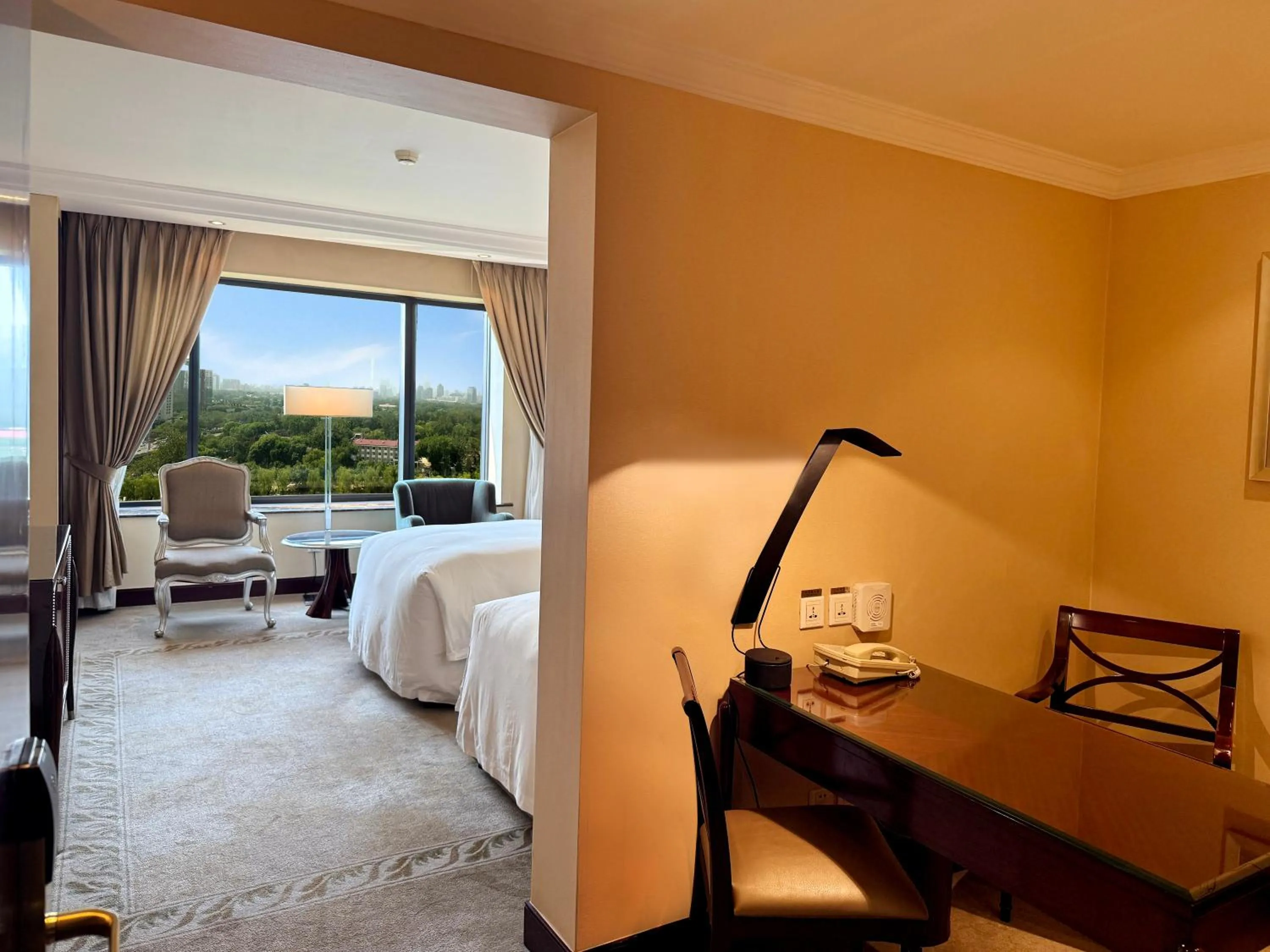 Bedroom, Bed in The Kunlun Beijing Jin Jiang Radisson