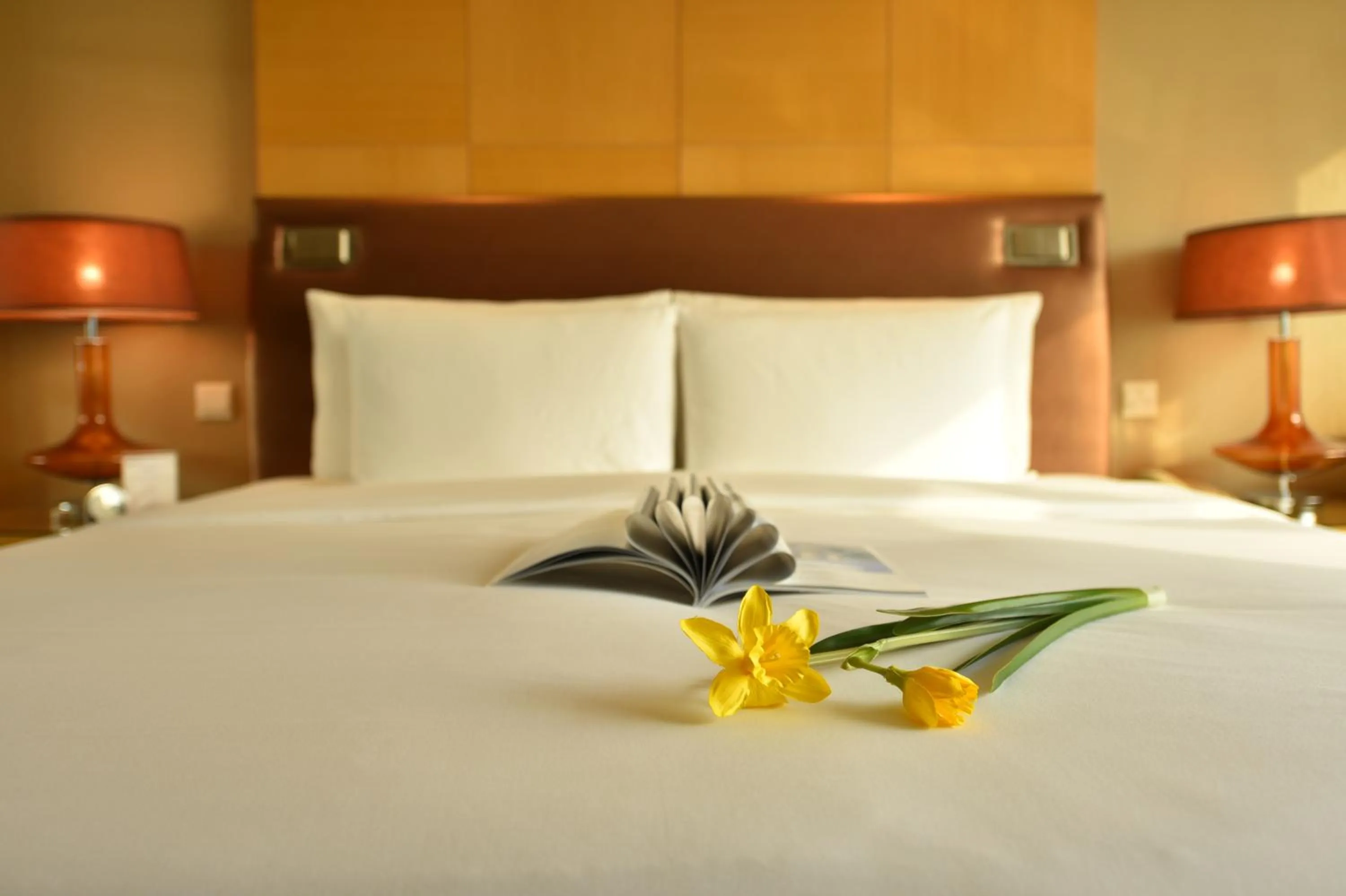 Bedroom, Bed in The Kunlun Beijing Jin Jiang Radisson