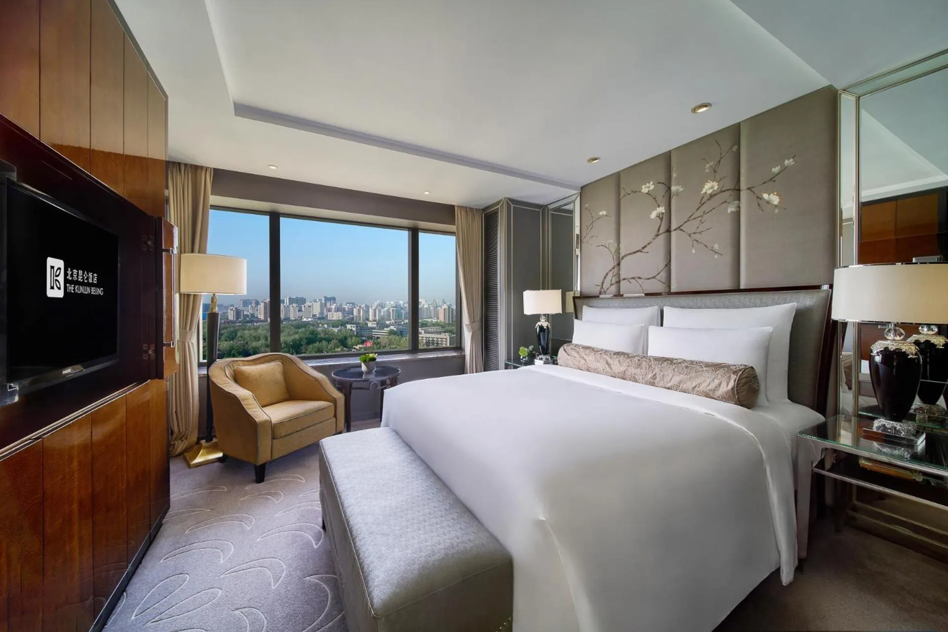 Bedroom, Bed in The Kunlun Beijing Jin Jiang Radisson