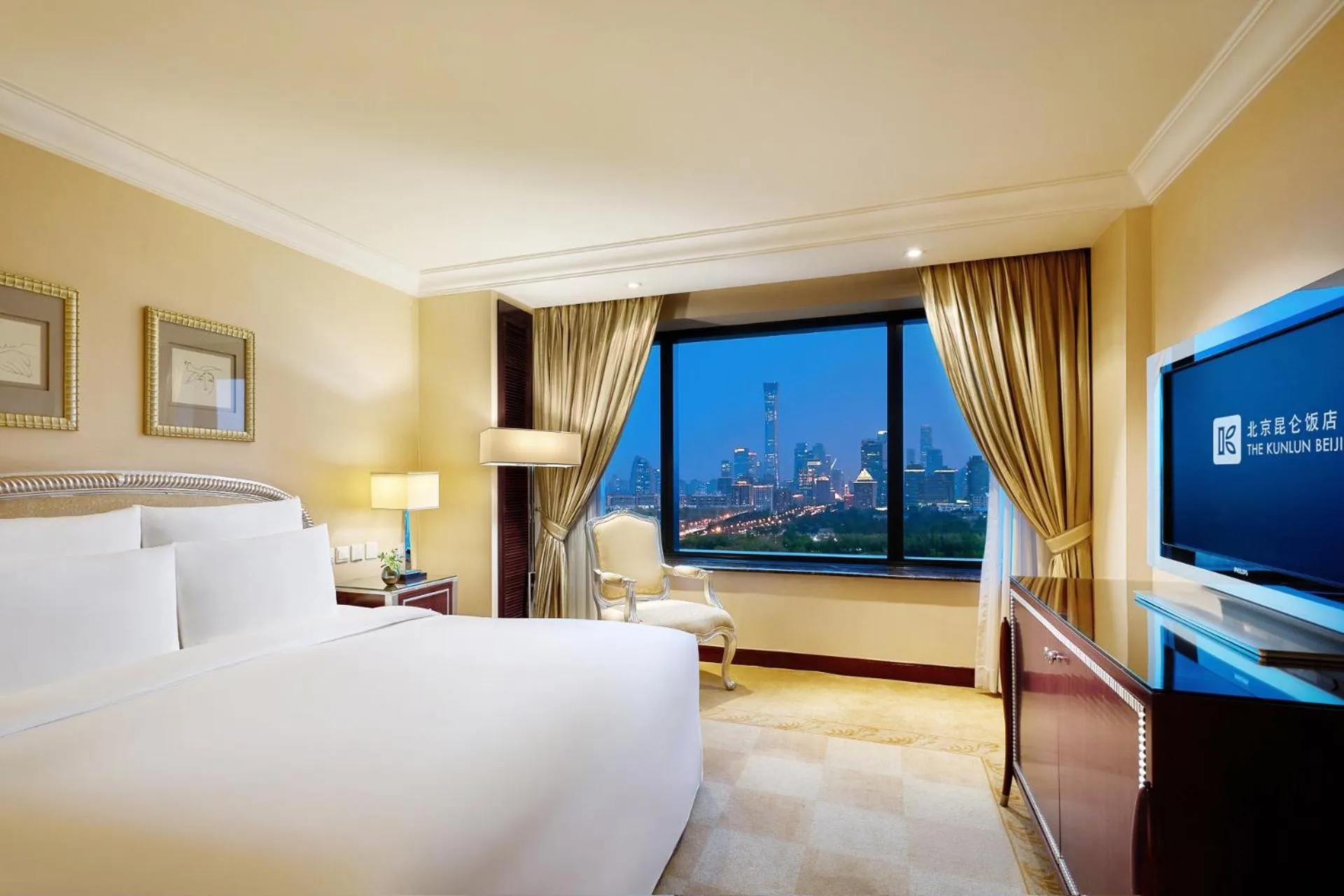 Bedroom, Bed in The Kunlun Beijing Jin Jiang Radisson