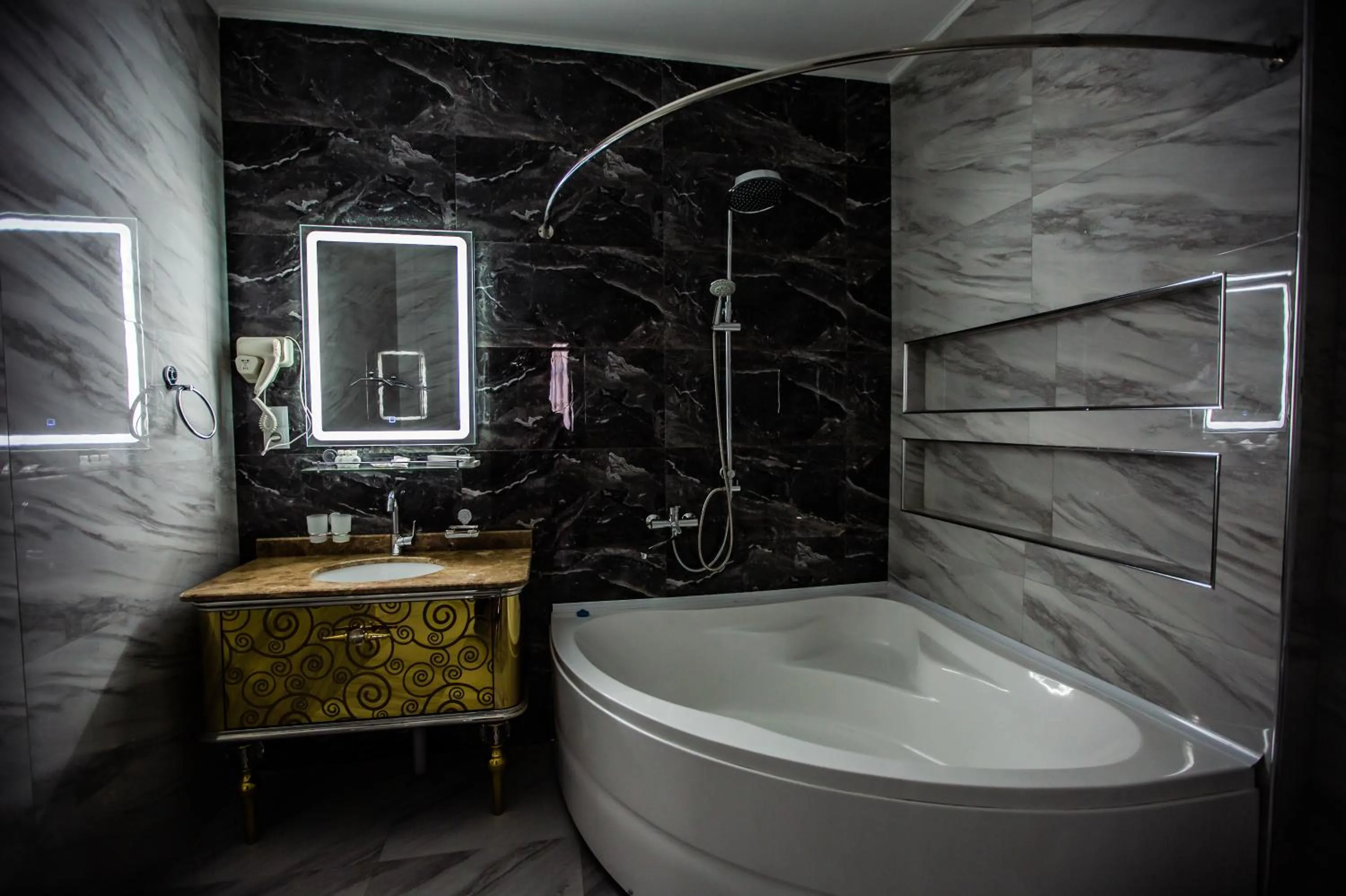 Shower in Hotel Ak Saray