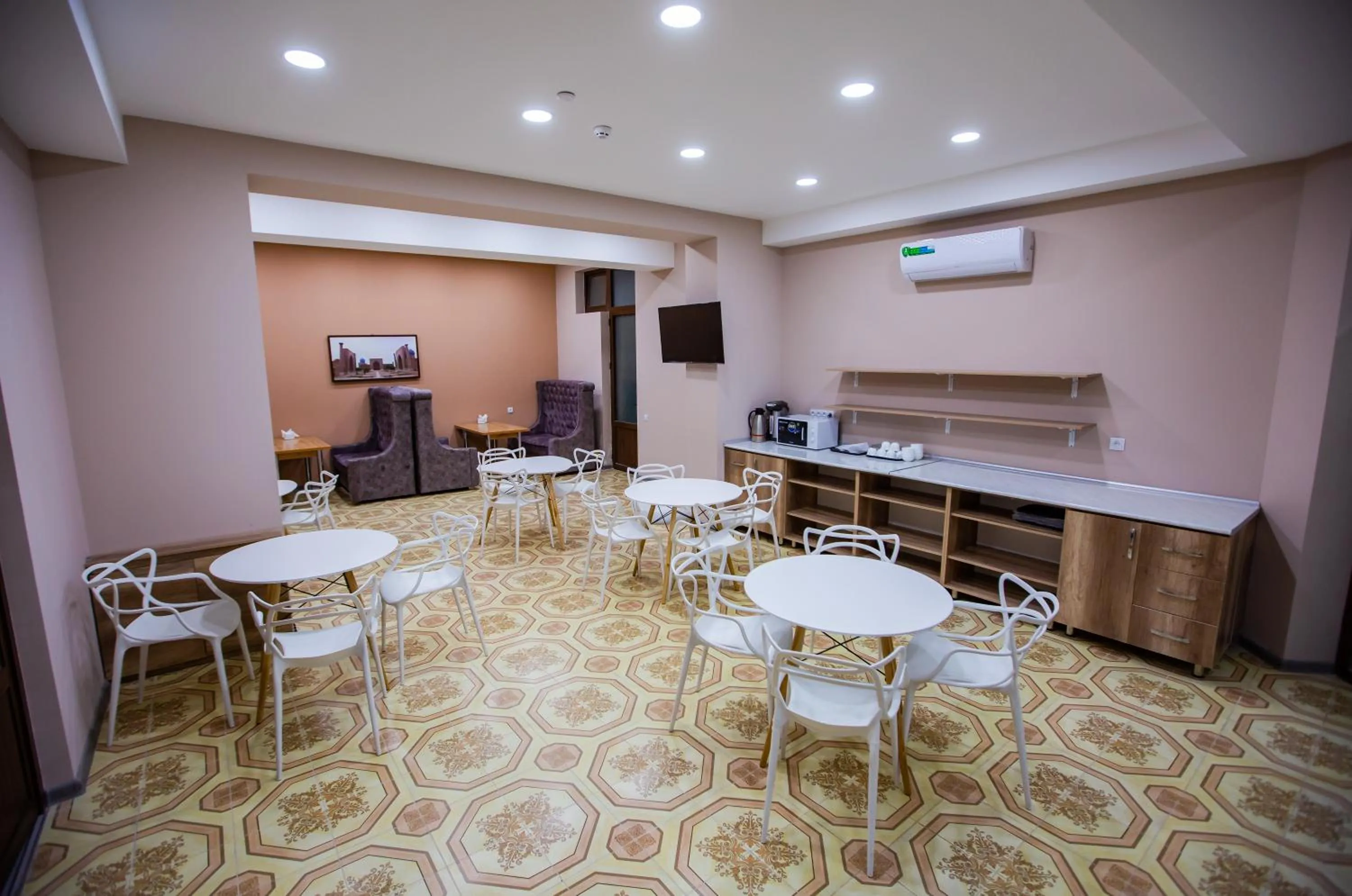 Restaurant/places to eat in Hotel Ak Saray