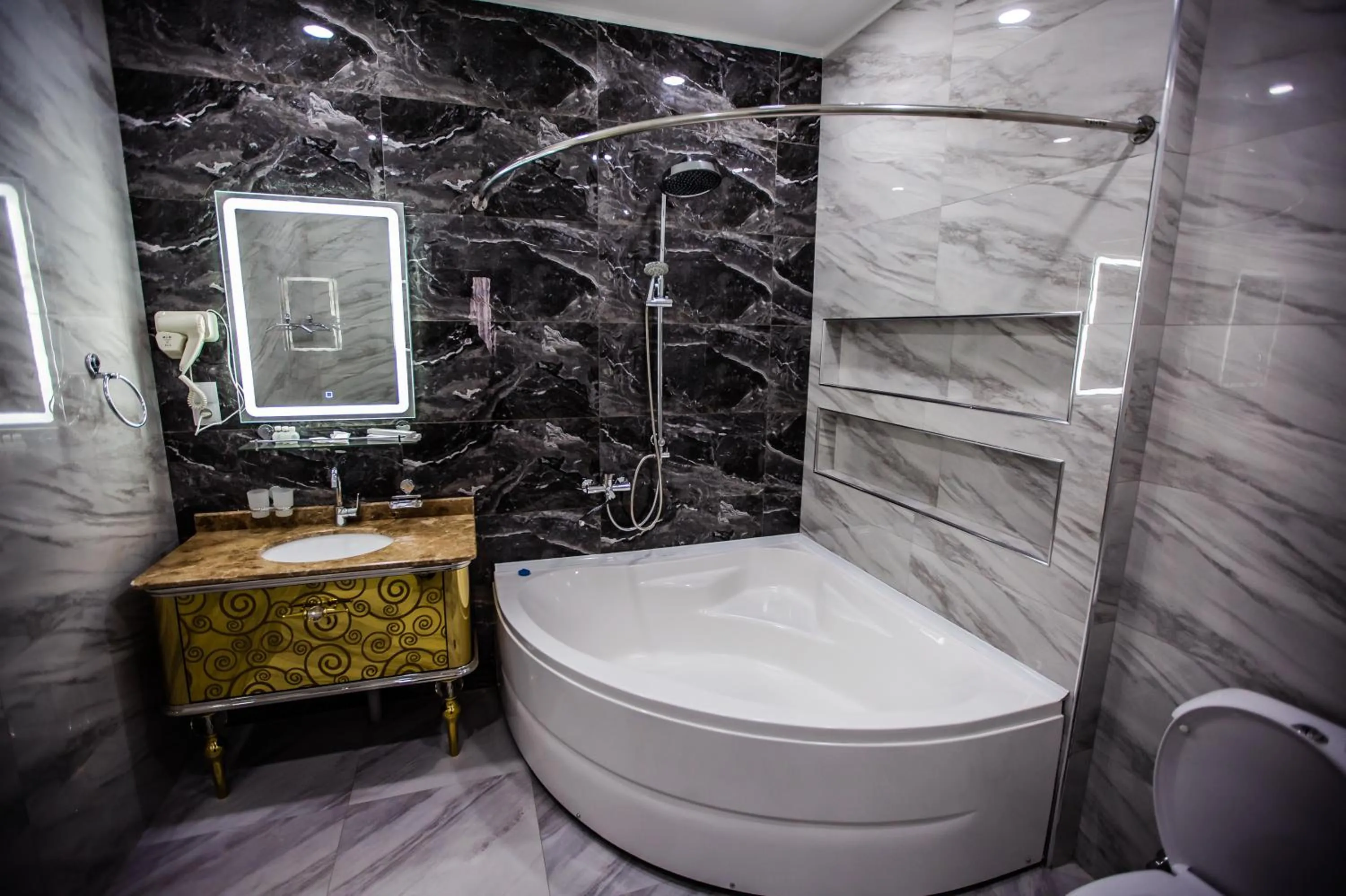 Shower in Hotel Ak Saray