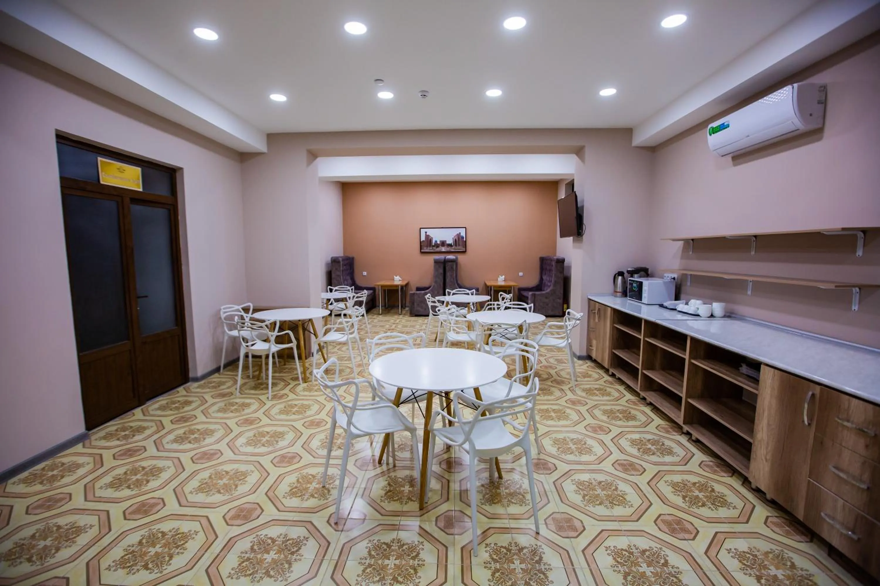 Restaurant/places to eat in Hotel Ak Saray