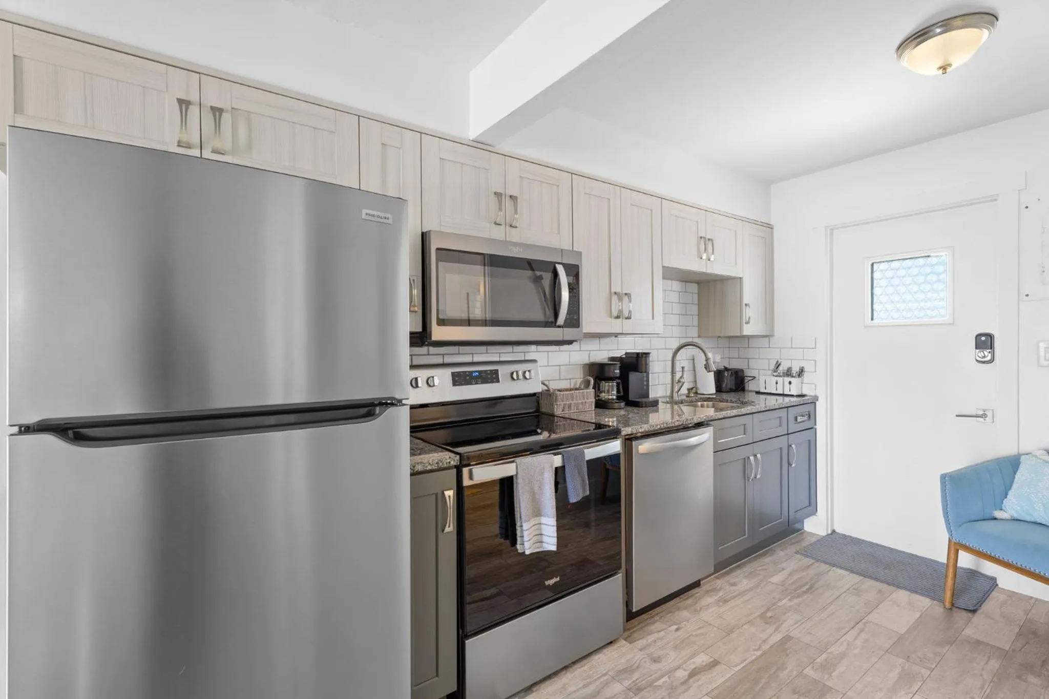 Kitchen or kitchenette in Off the Charts Inn