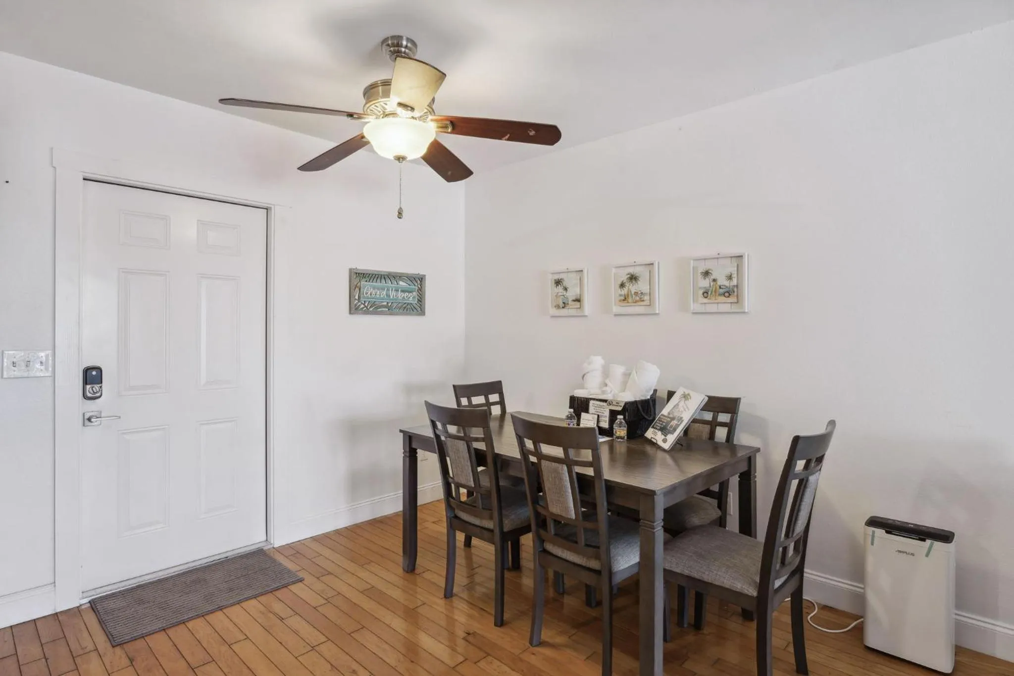 Dining area in Off the Charts Inn