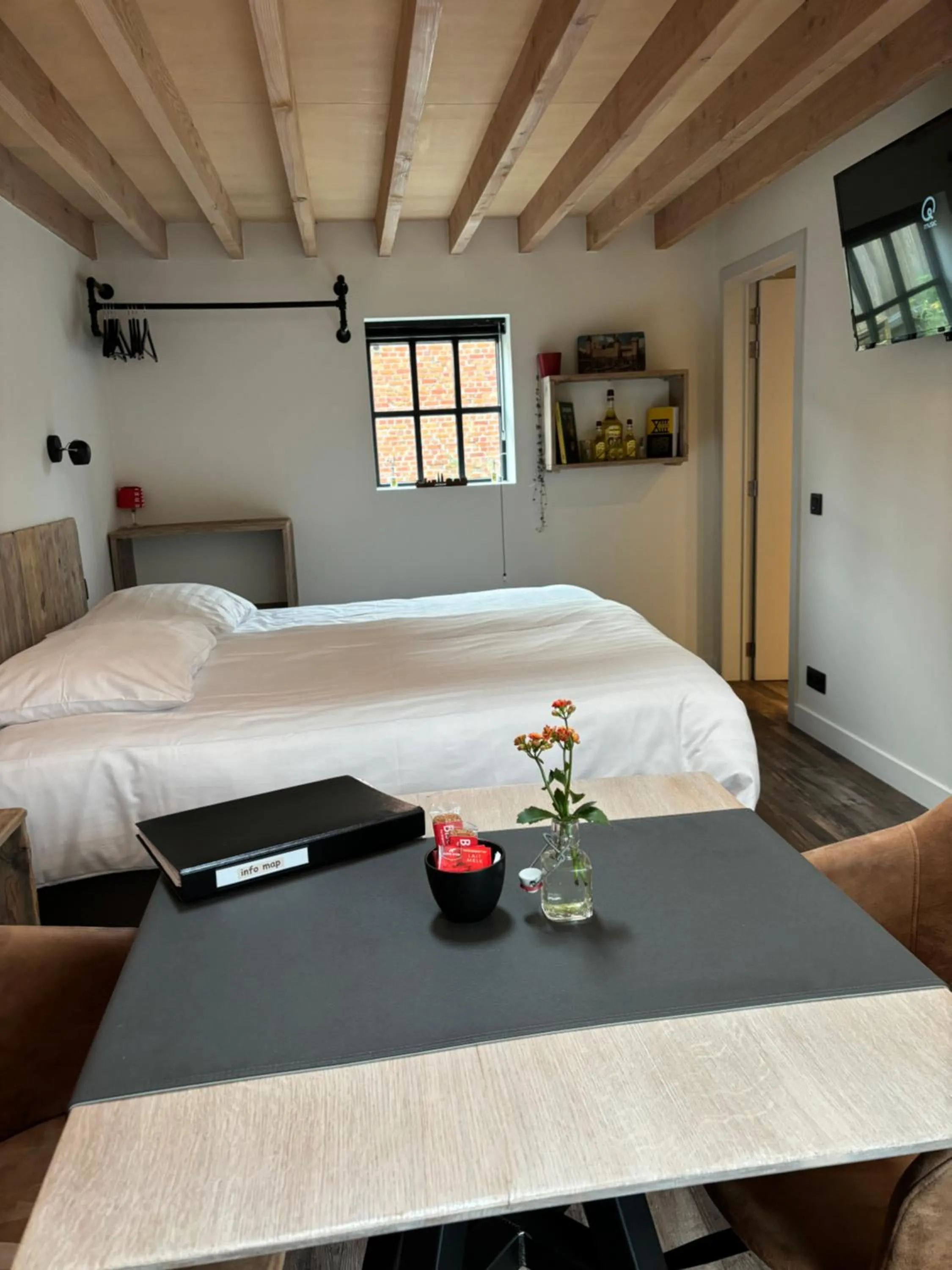 Bed in B&B Sint-Mariaburg