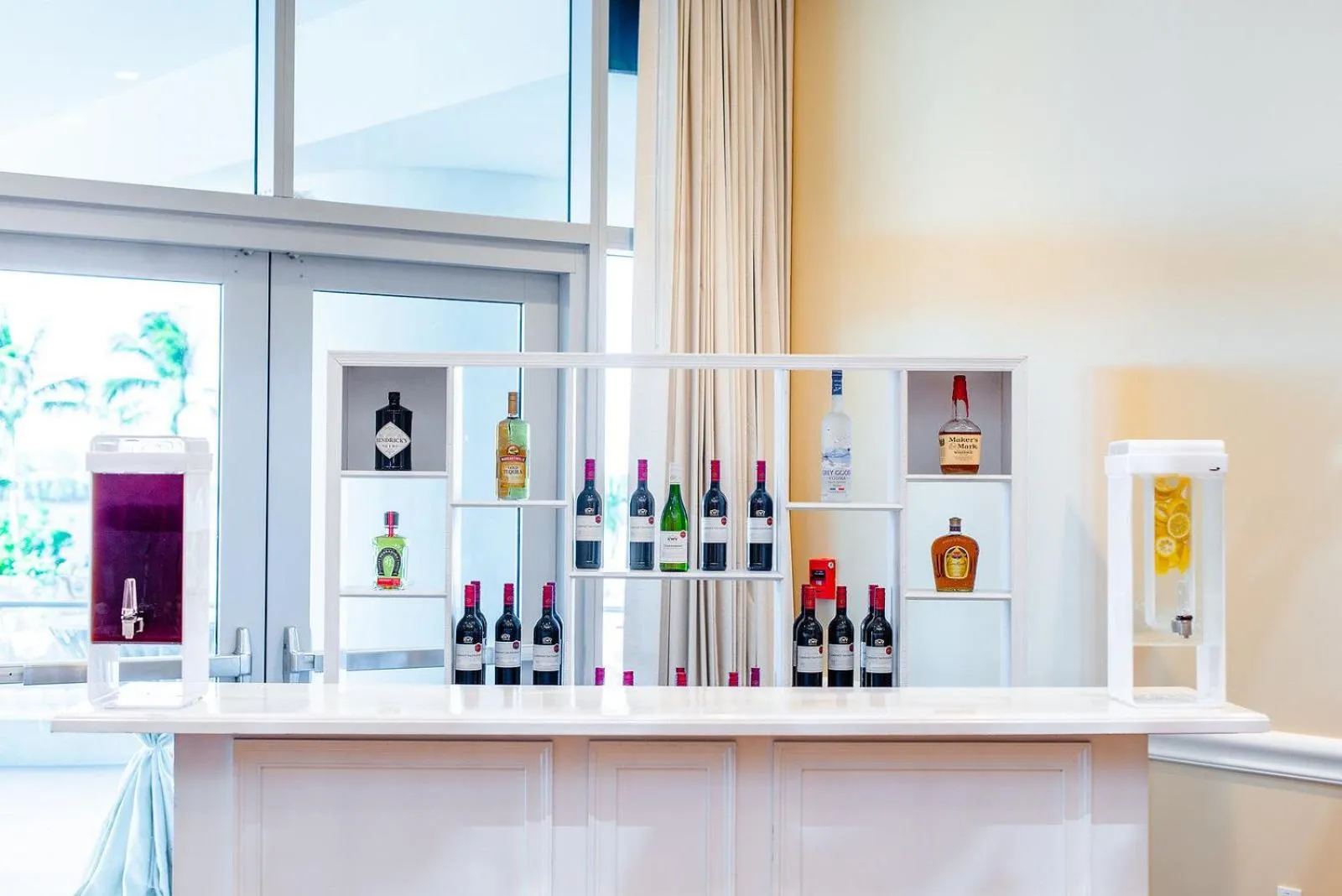 Lounge or bar in Margaritaville Beach Resort Nassau