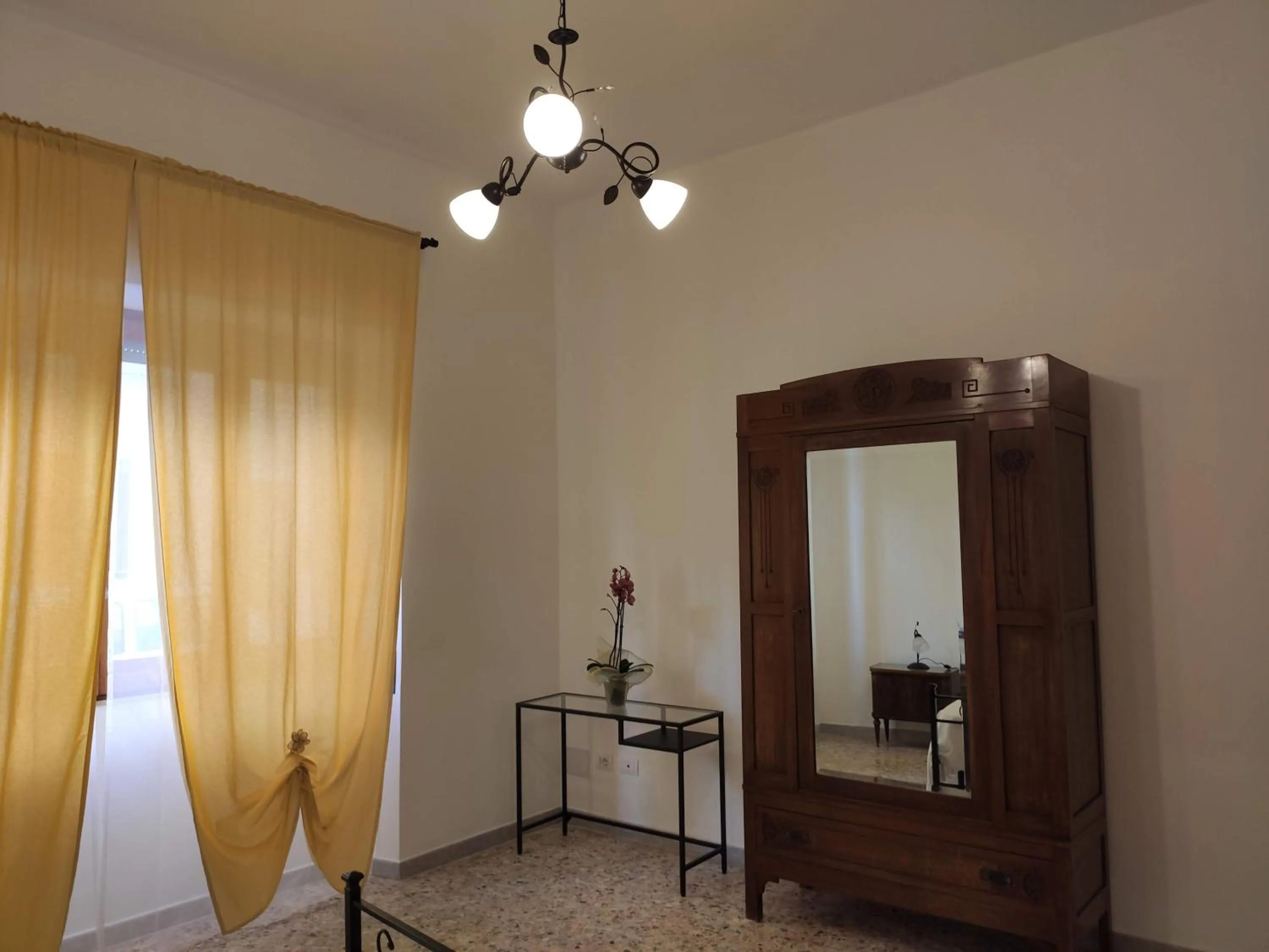 wardrobe in B&B 24 Maggio