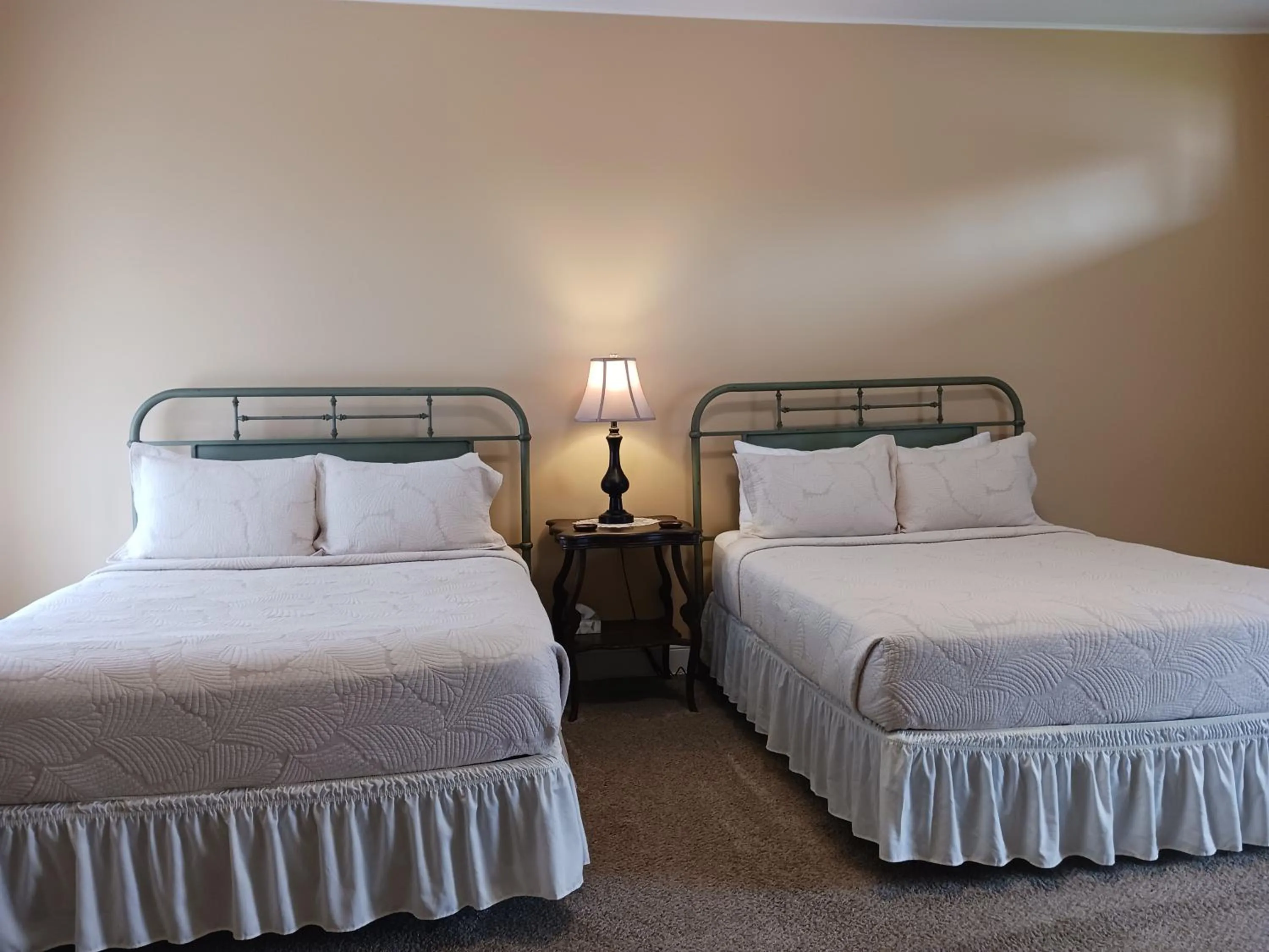 Bed in Lee House Inn