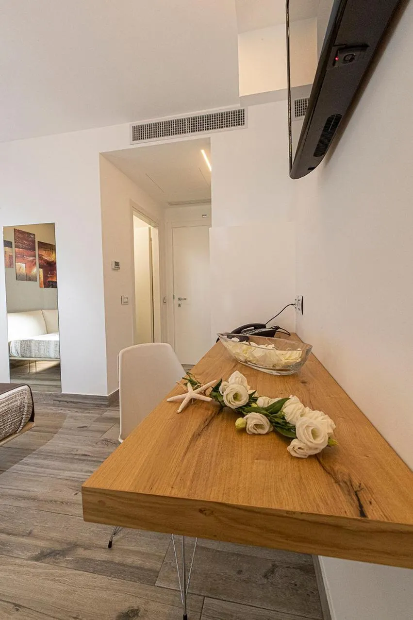 TV and multimedia in Sundeck Hotel